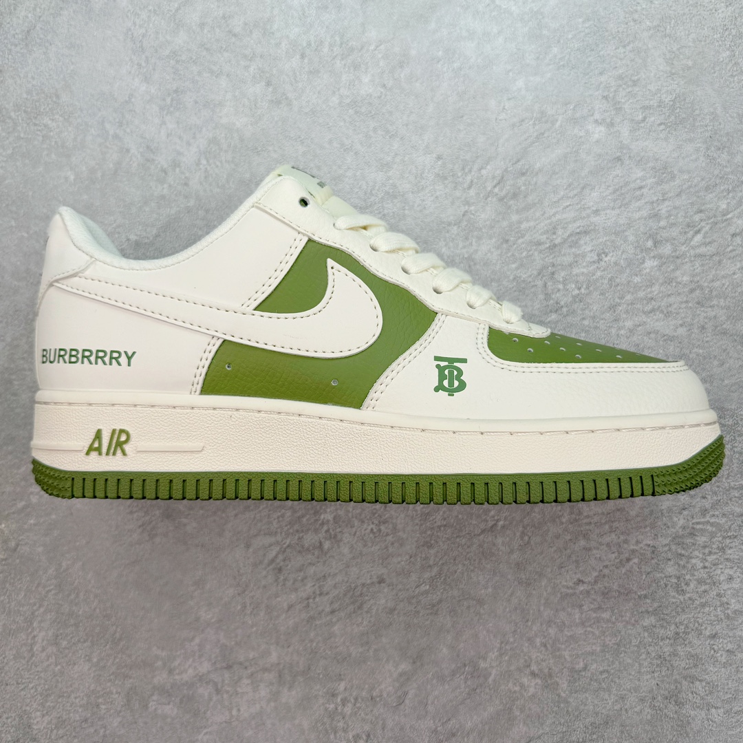 NK Air Force 1´07 Low 空军一号低帮百搭休闲运动板鞋 BB8588-221 柔软、弹性十足的缓震性能和出色的中底设计 横跨复古与现代的外型结合 造就出风靡全球 三十多年的Force 1 直到今天还深受青睐 尺码：36 36.5 37.5 38 38.5 39 40 40.5 41 42 42.5 43 44 44.5 45-选品中心