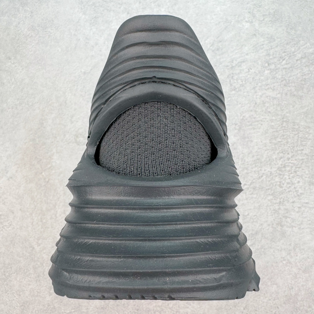 图片[8]-＃HK纯原 HOKA ONE ONE Restore TC 一脚蹬徒步舒适缓震运动鞋 继承了 HOKA ONE ONE® 标志性的缓冲中底，兼具轻盈脚感和出众缓震。NEWOK本期为大家准备了两款各具特色HOKA ONE ONE Restore TC 鞋款，希望能为你的夏日穿搭提供更多灵感。鞋款鞋面采用弹性布料，鞋面透气舒适，日常穿搭舒适不磨脚。鞋款以弹性松紧织带取代传统鞋带设计，省事又省心，“一脚蹬”简直是最具懒人属性的球鞋，低调朴素又不失质感。重量不到百克，依旧是外形“笨拙”实则是轻巧、舒适与安全兼备的品牌固有打法。搭配上，无论是夏日短裤造型，还是搭配你的长袜，Restore TC 能够满足你的多种穿搭。舒适程度堪比众多大牌“老头乐”，鞋底的厚厚的泡沫鞋垫让你深陷其中！尺码：36 36.5 37.5 38 38.5 39 40 40.5 41 42 42.5 43 44 44.5 45-选品中心