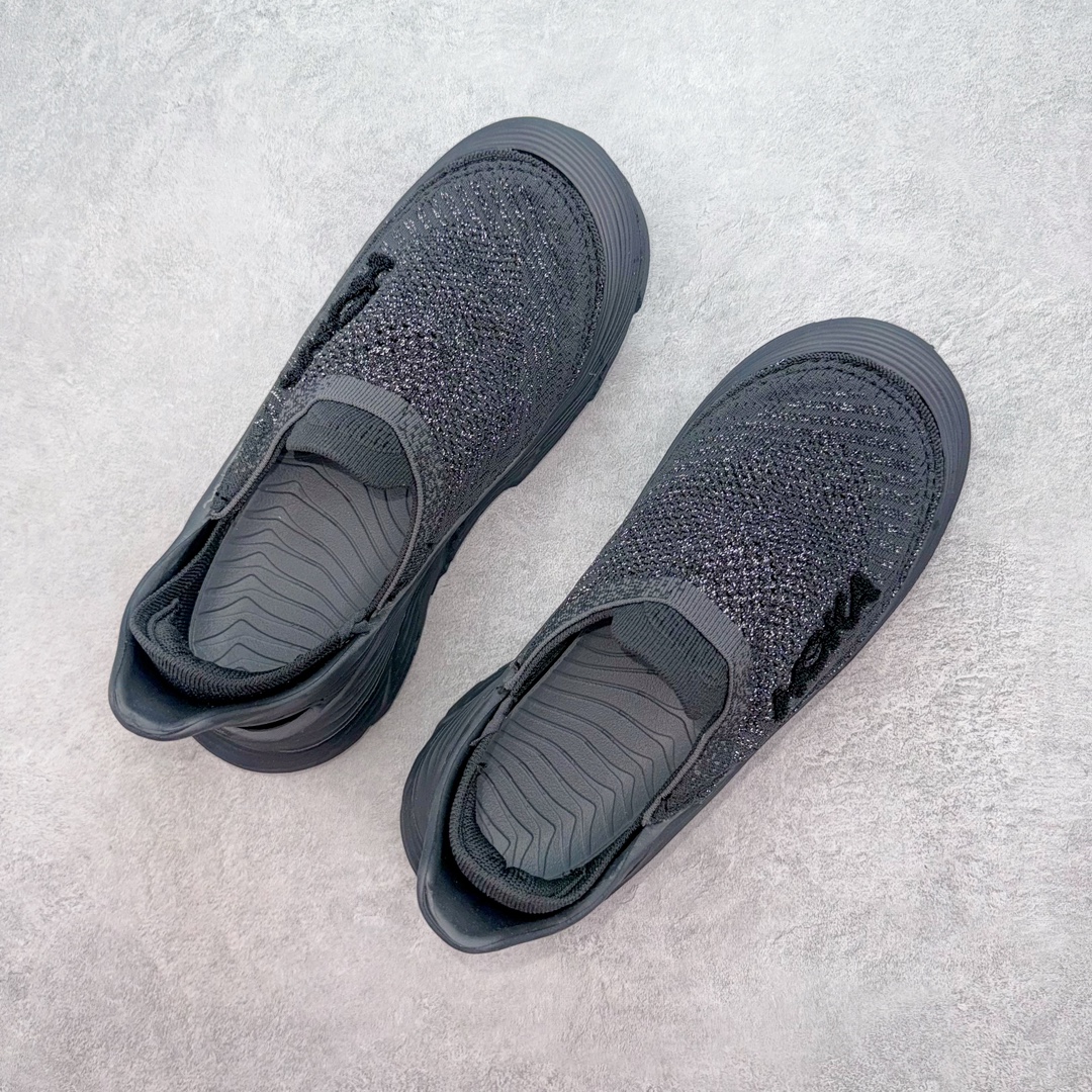 图片[3]-＃HK纯原 HOKA ONE ONE Restore TC 一脚蹬徒步舒适缓震运动鞋 继承了 HOKA ONE ONE® 标志性的缓冲中底，兼具轻盈脚感和出众缓震。NEWOK本期为大家准备了两款各具特色HOKA ONE ONE Restore TC 鞋款，希望能为你的夏日穿搭提供更多灵感。鞋款鞋面采用弹性布料，鞋面透气舒适，日常穿搭舒适不磨脚。鞋款以弹性松紧织带取代传统鞋带设计，省事又省心，“一脚蹬”简直是最具懒人属性的球鞋，低调朴素又不失质感。重量不到百克，依旧是外形“笨拙”实则是轻巧、舒适与安全兼备的品牌固有打法。搭配上，无论是夏日短裤造型，还是搭配你的长袜，Restore TC 能够满足你的多种穿搭。舒适程度堪比众多大牌“老头乐”，鞋底的厚厚的泡沫鞋垫让你深陷其中！尺码：36 36.5 37.5 38 38.5 39 40 40.5 41 42 42.5 43 44 44.5 45-选品中心