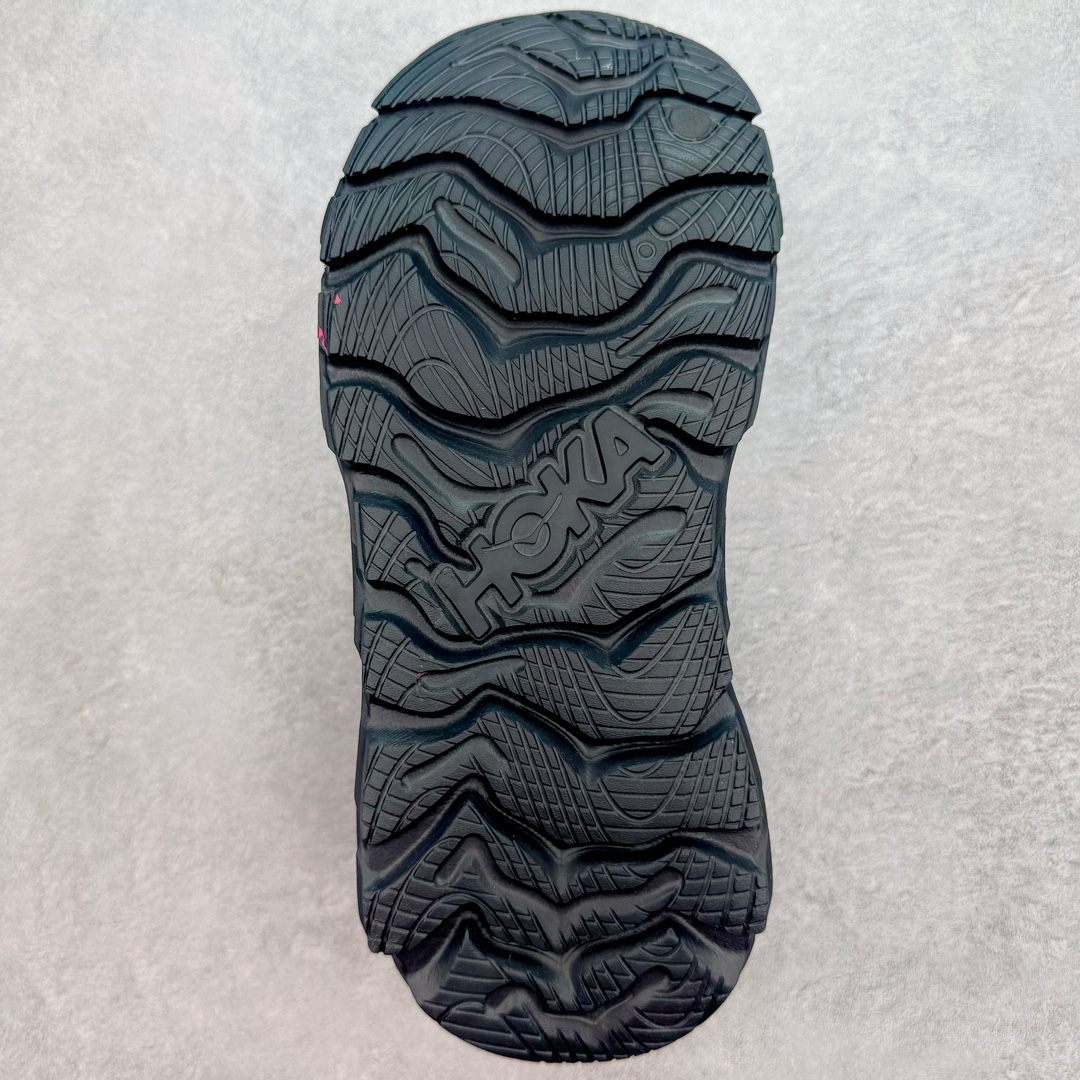 图片[9]-＃HK纯原 HOKA ONE ONE Restore TC 一脚蹬徒步舒适缓震运动鞋 继承了 HOKA ONE ONE® 标志性的缓冲中底，兼具轻盈脚感和出众缓震。NEWOK本期为大家准备了两款各具特色HOKA ONE ONE Restore TC 鞋款，希望能为你的夏日穿搭提供更多灵感。鞋款鞋面采用弹性布料，鞋面透气舒适，日常穿搭舒适不磨脚。鞋款以弹性松紧织带取代传统鞋带设计，省事又省心，“一脚蹬”简直是最具懒人属性的球鞋，低调朴素又不失质感。重量不到百克，依旧是外形“笨拙”实则是轻巧、舒适与安全兼备的品牌固有打法。搭配上，无论是夏日短裤造型，还是搭配你的长袜，Restore TC 能够满足你的多种穿搭。舒适程度堪比众多大牌“老头乐”，鞋底的厚厚的泡沫鞋垫让你深陷其中！尺码：36 36.5 37.5 38 38.5 39 40 40.5 41 42 42.5 43 44 44.5 45-选品中心