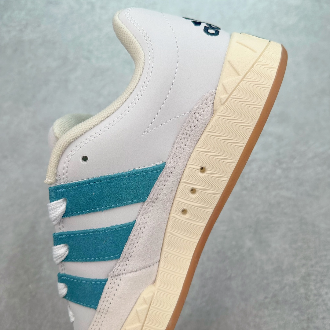 图片[7]-＃C版纯原 AD Originals Campus 00s 学院系列面包风经典复古低帮百搭休闲运动板鞋 ID3935 原鞋开发 正确版型 市面唯一全鞋采用原厂头层SD皮料 正确宽版鞋盒 清洁度完美 诠释最高工艺 这次 Originals 选择了以经典复古鞋型 Campus 为蓝本打造全新面包鞋 这款鞋型联名不断 冠希当年对它更是钟爱有加 论牌面丝毫不输贝壳头、Forum 等大热鞋型 这次 Campus 一改 80 年代的瘦长造型 鞋舌、鞋身、鞋底甚至细节都变大了 营造出千禧年前后流行的面包鞋宽大廓形 因此鞋名改为 Campus 00s 鞋身采用绒面皮料搭配白色常规皮革 质感上还是延续了经典 Campus 的设计 鞋舌填充更加饱满 让鞋款整体看起来更加圆润 搭配上这款浅蓝配色 「蓝胖子」造型真的很可爱 鞋舌还加入了与以往 Campus 不同的全新三叶草 Logo 令造型更具千禧气息 鞋带也采用了加宽的设计 如果你不喜欢 这次还附送了传统鞋带可以替换 鞋底采用了米黄做旧设计 凸显鞋款的复古年代感 除了清新可人的浅蓝配色 还有一款酷灰配色 造型更加硬朗复古 而且相比浅蓝配色更加耐脏 尺码：36 36⅔ 37⅓ 38 38⅔ 39⅓ 40 40⅔ 41⅓ 42 42⅔ 43⅓ 44 44 ⅓ 45-选品中心