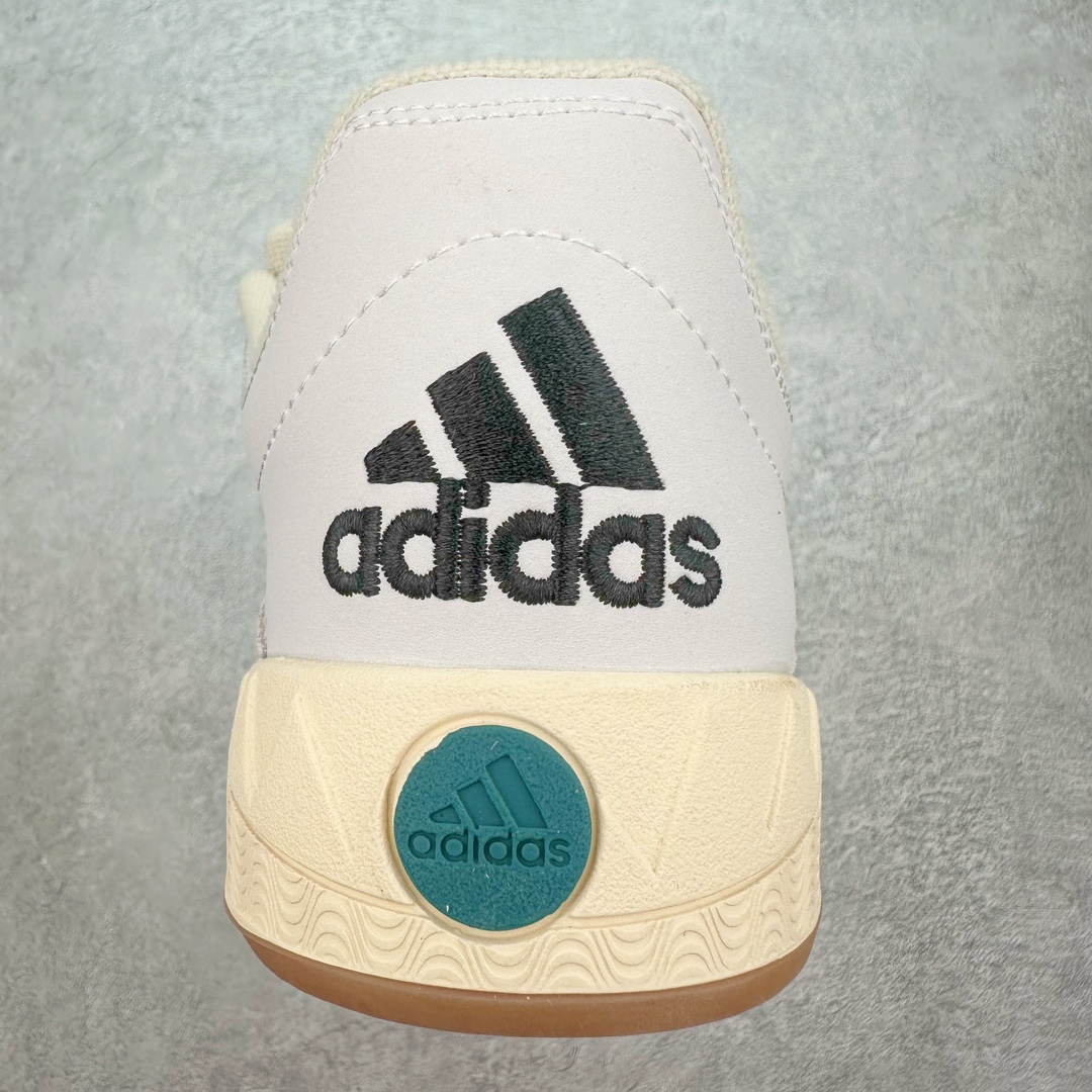 图片[8]-＃C版纯原 AD Originals Campus 00s 学院系列面包风经典复古低帮百搭休闲运动板鞋 ID3935 原鞋开发 正确版型 市面唯一全鞋采用原厂头层SD皮料 正确宽版鞋盒 清洁度完美 诠释最高工艺 这次 Originals 选择了以经典复古鞋型 Campus 为蓝本打造全新面包鞋 这款鞋型联名不断 冠希当年对它更是钟爱有加 论牌面丝毫不输贝壳头、Forum 等大热鞋型 这次 Campus 一改 80 年代的瘦长造型 鞋舌、鞋身、鞋底甚至细节都变大了 营造出千禧年前后流行的面包鞋宽大廓形 因此鞋名改为 Campus 00s 鞋身采用绒面皮料搭配白色常规皮革 质感上还是延续了经典 Campus 的设计 鞋舌填充更加饱满 让鞋款整体看起来更加圆润 搭配上这款浅蓝配色 「蓝胖子」造型真的很可爱 鞋舌还加入了与以往 Campus 不同的全新三叶草 Logo 令造型更具千禧气息 鞋带也采用了加宽的设计 如果你不喜欢 这次还附送了传统鞋带可以替换 鞋底采用了米黄做旧设计 凸显鞋款的复古年代感 除了清新可人的浅蓝配色 还有一款酷灰配色 造型更加硬朗复古 而且相比浅蓝配色更加耐脏 尺码：36 36⅔ 37⅓ 38 38⅔ 39⅓ 40 40⅔ 41⅓ 42 42⅔ 43⅓ 44 44 ⅓ 45-选品中心