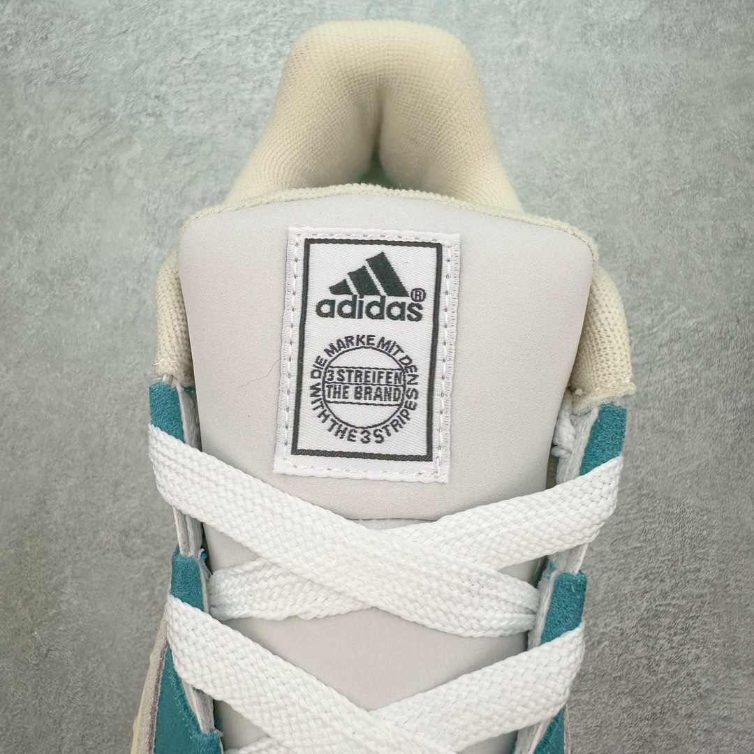 图片[5]-＃C版纯原 AD Originals Campus 00s 学院系列面包风经典复古低帮百搭休闲运动板鞋 ID3935 原鞋开发 正确版型 市面唯一全鞋采用原厂头层SD皮料 正确宽版鞋盒 清洁度完美 诠释最高工艺 这次 Originals 选择了以经典复古鞋型 Campus 为蓝本打造全新面包鞋 这款鞋型联名不断 冠希当年对它更是钟爱有加 论牌面丝毫不输贝壳头、Forum 等大热鞋型 这次 Campus 一改 80 年代的瘦长造型 鞋舌、鞋身、鞋底甚至细节都变大了 营造出千禧年前后流行的面包鞋宽大廓形 因此鞋名改为 Campus 00s 鞋身采用绒面皮料搭配白色常规皮革 质感上还是延续了经典 Campus 的设计 鞋舌填充更加饱满 让鞋款整体看起来更加圆润 搭配上这款浅蓝配色 「蓝胖子」造型真的很可爱 鞋舌还加入了与以往 Campus 不同的全新三叶草 Logo 令造型更具千禧气息 鞋带也采用了加宽的设计 如果你不喜欢 这次还附送了传统鞋带可以替换 鞋底采用了米黄做旧设计 凸显鞋款的复古年代感 除了清新可人的浅蓝配色 还有一款酷灰配色 造型更加硬朗复古 而且相比浅蓝配色更加耐脏 尺码：36 36⅔ 37⅓ 38 38⅔ 39⅓ 40 40⅔ 41⅓ 42 42⅔ 43⅓ 44 44 ⅓ 45-选品中心