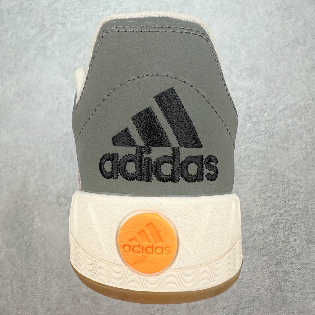 图片[8]-＃C版纯原 AD Originals Campus 00s 学院系列面包风经典复古低帮百搭休闲运动板鞋 ID3936 原鞋开发 正确版型 市面唯一全鞋采用原厂头层SD皮料 正确宽版鞋盒 清洁度完美 诠释最高工艺 这次 Originals 选择了以经典复古鞋型 Campus 为蓝本打造全新面包鞋 这款鞋型联名不断 冠希当年对它更是钟爱有加 论牌面丝毫不输贝壳头、Forum 等大热鞋型 这次 Campus 一改 80 年代的瘦长造型 鞋舌、鞋身、鞋底甚至细节都变大了 营造出千禧年前后流行的面包鞋宽大廓形 因此鞋名改为 Campus 00s 鞋身采用绒面皮料搭配白色常规皮革 质感上还是延续了经典 Campus 的设计 鞋舌填充更加饱满 让鞋款整体看起来更加圆润 搭配上这款浅蓝配色 「蓝胖子」造型真的很可爱 鞋舌还加入了与以往 Campus 不同的全新三叶草 Logo 令造型更具千禧气息 鞋带也采用了加宽的设计 如果你不喜欢 这次还附送了传统鞋带可以替换 鞋底采用了米黄做旧设计 凸显鞋款的复古年代感 除了清新可人的浅蓝配色 还有一款酷灰配色 造型更加硬朗复古 而且相比浅蓝配色更加耐脏 尺码：36 36⅔ 37⅓ 38 38⅔ 39⅓ 40 40⅔ 41⅓ 42 42⅔ 43⅓ 44 44 ⅓ 45-选品中心