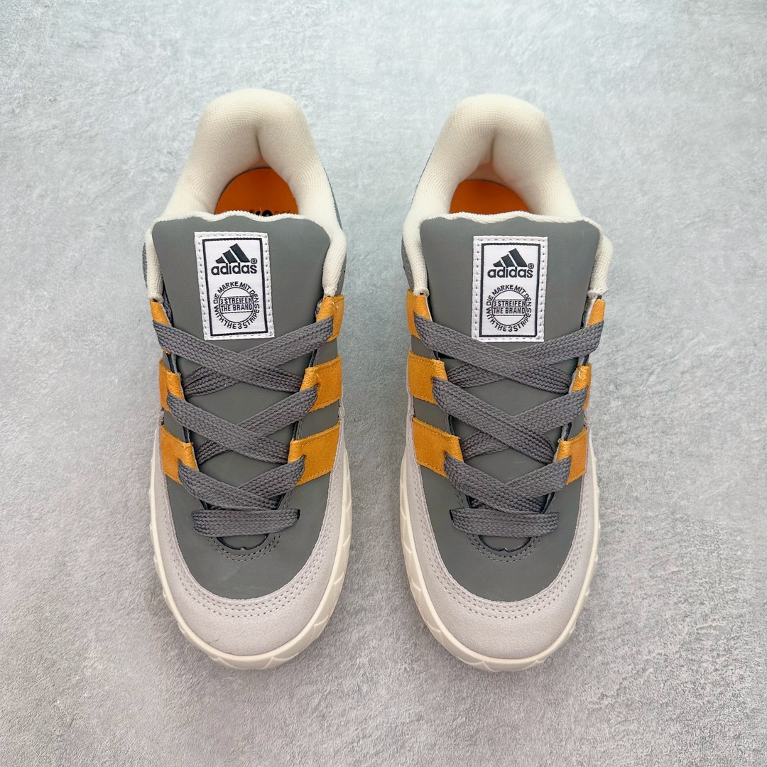 图片[2]-＃C版纯原 AD Originals Campus 00s 学院系列面包风经典复古低帮百搭休闲运动板鞋 ID3936 原鞋开发 正确版型 市面唯一全鞋采用原厂头层SD皮料 正确宽版鞋盒 清洁度完美 诠释最高工艺 这次 Originals 选择了以经典复古鞋型 Campus 为蓝本打造全新面包鞋 这款鞋型联名不断 冠希当年对它更是钟爱有加 论牌面丝毫不输贝壳头、Forum 等大热鞋型 这次 Campus 一改 80 年代的瘦长造型 鞋舌、鞋身、鞋底甚至细节都变大了 营造出千禧年前后流行的面包鞋宽大廓形 因此鞋名改为 Campus 00s 鞋身采用绒面皮料搭配白色常规皮革 质感上还是延续了经典 Campus 的设计 鞋舌填充更加饱满 让鞋款整体看起来更加圆润 搭配上这款浅蓝配色 「蓝胖子」造型真的很可爱 鞋舌还加入了与以往 Campus 不同的全新三叶草 Logo 令造型更具千禧气息 鞋带也采用了加宽的设计 如果你不喜欢 这次还附送了传统鞋带可以替换 鞋底采用了米黄做旧设计 凸显鞋款的复古年代感 除了清新可人的浅蓝配色 还有一款酷灰配色 造型更加硬朗复古 而且相比浅蓝配色更加耐脏 尺码：36 36⅔ 37⅓ 38 38⅔ 39⅓ 40 40⅔ 41⅓ 42 42⅔ 43⅓ 44 44 ⅓ 45-选品中心