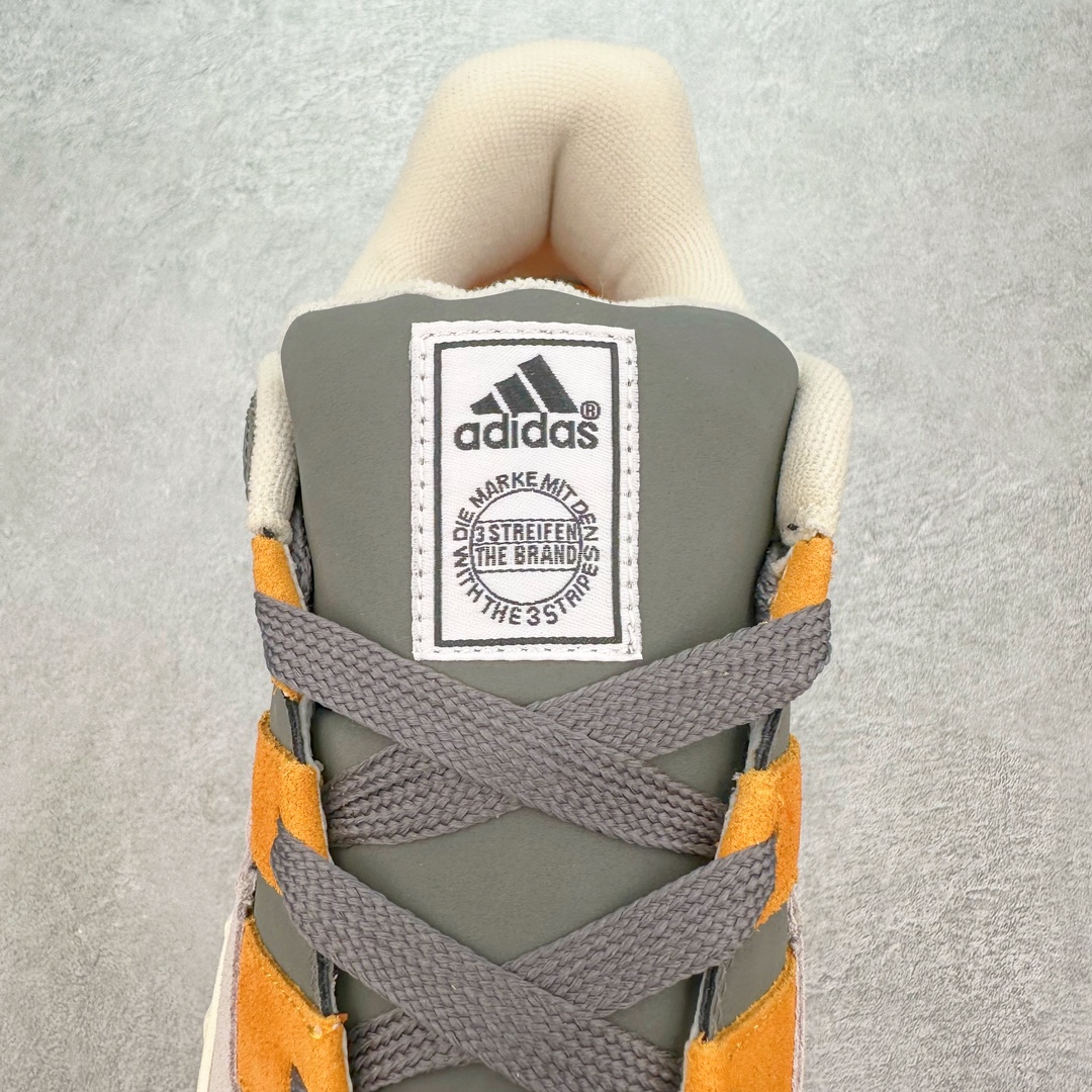 图片[5]-＃C版纯原 AD Originals Campus 00s 学院系列面包风经典复古低帮百搭休闲运动板鞋 ID3936 原鞋开发 正确版型 市面唯一全鞋采用原厂头层SD皮料 正确宽版鞋盒 清洁度完美 诠释最高工艺 这次 Originals 选择了以经典复古鞋型 Campus 为蓝本打造全新面包鞋 这款鞋型联名不断 冠希当年对它更是钟爱有加 论牌面丝毫不输贝壳头、Forum 等大热鞋型 这次 Campus 一改 80 年代的瘦长造型 鞋舌、鞋身、鞋底甚至细节都变大了 营造出千禧年前后流行的面包鞋宽大廓形 因此鞋名改为 Campus 00s 鞋身采用绒面皮料搭配白色常规皮革 质感上还是延续了经典 Campus 的设计 鞋舌填充更加饱满 让鞋款整体看起来更加圆润 搭配上这款浅蓝配色 「蓝胖子」造型真的很可爱 鞋舌还加入了与以往 Campus 不同的全新三叶草 Logo 令造型更具千禧气息 鞋带也采用了加宽的设计 如果你不喜欢 这次还附送了传统鞋带可以替换 鞋底采用了米黄做旧设计 凸显鞋款的复古年代感 除了清新可人的浅蓝配色 还有一款酷灰配色 造型更加硬朗复古 而且相比浅蓝配色更加耐脏 尺码：36 36⅔ 37⅓ 38 38⅔ 39⅓ 40 40⅔ 41⅓ 42 42⅔ 43⅓ 44 44 ⅓ 45-选品中心