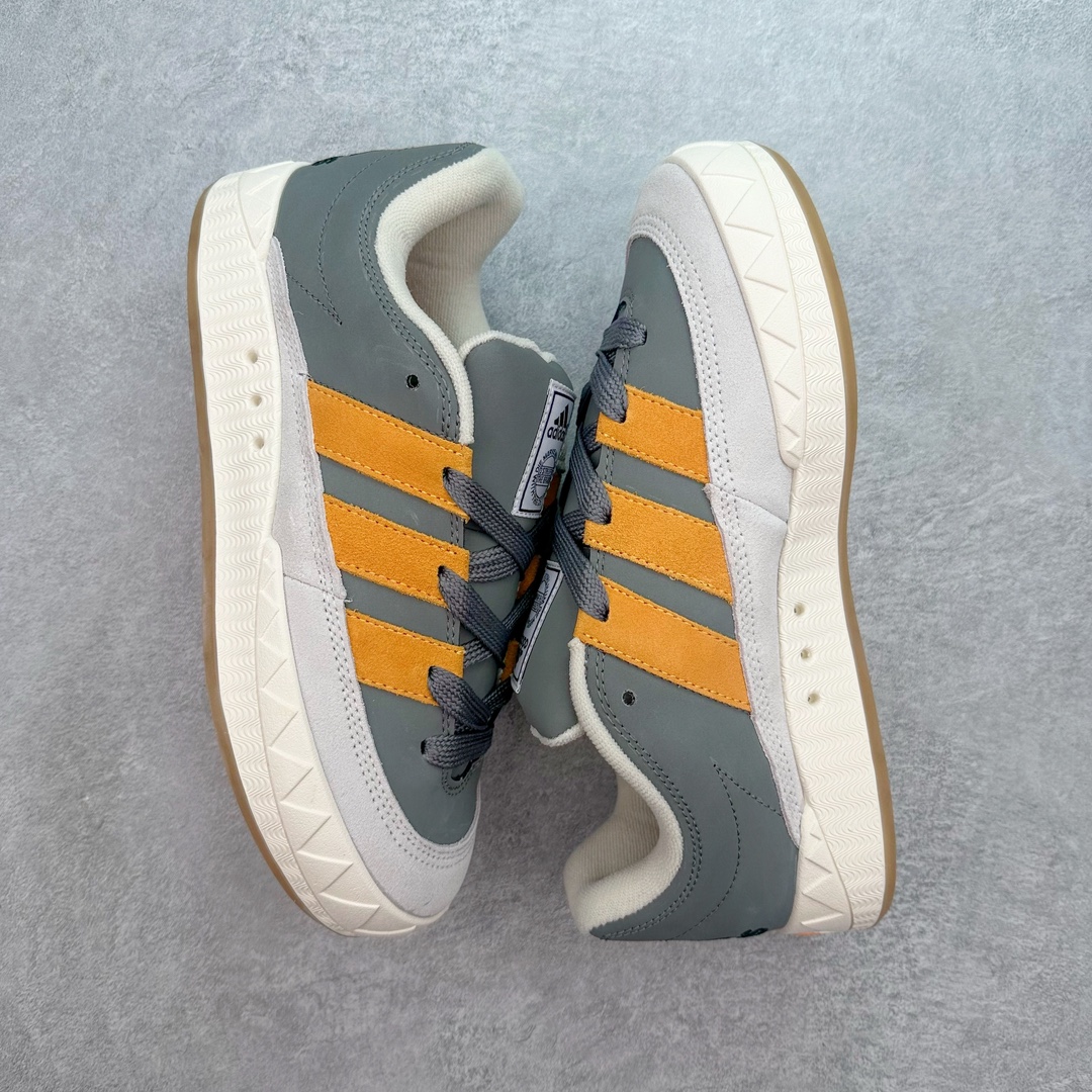 图片[3]-＃C版纯原 AD Originals Campus 00s 学院系列面包风经典复古低帮百搭休闲运动板鞋 ID3936 原鞋开发 正确版型 市面唯一全鞋采用原厂头层SD皮料 正确宽版鞋盒 清洁度完美 诠释最高工艺 这次 Originals 选择了以经典复古鞋型 Campus 为蓝本打造全新面包鞋 这款鞋型联名不断 冠希当年对它更是钟爱有加 论牌面丝毫不输贝壳头、Forum 等大热鞋型 这次 Campus 一改 80 年代的瘦长造型 鞋舌、鞋身、鞋底甚至细节都变大了 营造出千禧年前后流行的面包鞋宽大廓形 因此鞋名改为 Campus 00s 鞋身采用绒面皮料搭配白色常规皮革 质感上还是延续了经典 Campus 的设计 鞋舌填充更加饱满 让鞋款整体看起来更加圆润 搭配上这款浅蓝配色 「蓝胖子」造型真的很可爱 鞋舌还加入了与以往 Campus 不同的全新三叶草 Logo 令造型更具千禧气息 鞋带也采用了加宽的设计 如果你不喜欢 这次还附送了传统鞋带可以替换 鞋底采用了米黄做旧设计 凸显鞋款的复古年代感 除了清新可人的浅蓝配色 还有一款酷灰配色 造型更加硬朗复古 而且相比浅蓝配色更加耐脏 尺码：36 36⅔ 37⅓ 38 38⅔ 39⅓ 40 40⅔ 41⅓ 42 42⅔ 43⅓ 44 44 ⅓ 45-选品中心