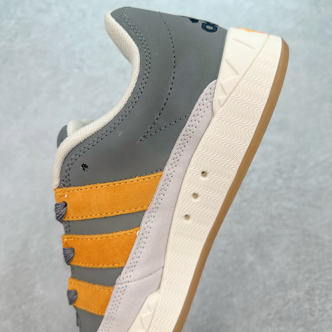 图片[7]-＃C版纯原 AD Originals Campus 00s 学院系列面包风经典复古低帮百搭休闲运动板鞋 ID3936 原鞋开发 正确版型 市面唯一全鞋采用原厂头层SD皮料 正确宽版鞋盒 清洁度完美 诠释最高工艺 这次 Originals 选择了以经典复古鞋型 Campus 为蓝本打造全新面包鞋 这款鞋型联名不断 冠希当年对它更是钟爱有加 论牌面丝毫不输贝壳头、Forum 等大热鞋型 这次 Campus 一改 80 年代的瘦长造型 鞋舌、鞋身、鞋底甚至细节都变大了 营造出千禧年前后流行的面包鞋宽大廓形 因此鞋名改为 Campus 00s 鞋身采用绒面皮料搭配白色常规皮革 质感上还是延续了经典 Campus 的设计 鞋舌填充更加饱满 让鞋款整体看起来更加圆润 搭配上这款浅蓝配色 「蓝胖子」造型真的很可爱 鞋舌还加入了与以往 Campus 不同的全新三叶草 Logo 令造型更具千禧气息 鞋带也采用了加宽的设计 如果你不喜欢 这次还附送了传统鞋带可以替换 鞋底采用了米黄做旧设计 凸显鞋款的复古年代感 除了清新可人的浅蓝配色 还有一款酷灰配色 造型更加硬朗复古 而且相比浅蓝配色更加耐脏 尺码：36 36⅔ 37⅓ 38 38⅔ 39⅓ 40 40⅔ 41⅓ 42 42⅔ 43⅓ 44 44 ⅓ 45-选品中心