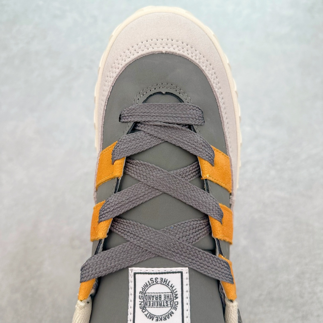 图片[4]-＃C版纯原 AD Originals Campus 00s 学院系列面包风经典复古低帮百搭休闲运动板鞋 ID3936 原鞋开发 正确版型 市面唯一全鞋采用原厂头层SD皮料 正确宽版鞋盒 清洁度完美 诠释最高工艺 这次 Originals 选择了以经典复古鞋型 Campus 为蓝本打造全新面包鞋 这款鞋型联名不断 冠希当年对它更是钟爱有加 论牌面丝毫不输贝壳头、Forum 等大热鞋型 这次 Campus 一改 80 年代的瘦长造型 鞋舌、鞋身、鞋底甚至细节都变大了 营造出千禧年前后流行的面包鞋宽大廓形 因此鞋名改为 Campus 00s 鞋身采用绒面皮料搭配白色常规皮革 质感上还是延续了经典 Campus 的设计 鞋舌填充更加饱满 让鞋款整体看起来更加圆润 搭配上这款浅蓝配色 「蓝胖子」造型真的很可爱 鞋舌还加入了与以往 Campus 不同的全新三叶草 Logo 令造型更具千禧气息 鞋带也采用了加宽的设计 如果你不喜欢 这次还附送了传统鞋带可以替换 鞋底采用了米黄做旧设计 凸显鞋款的复古年代感 除了清新可人的浅蓝配色 还有一款酷灰配色 造型更加硬朗复古 而且相比浅蓝配色更加耐脏 尺码：36 36⅔ 37⅓ 38 38⅔ 39⅓ 40 40⅔ 41⅓ 42 42⅔ 43⅓ 44 44 ⅓ 45-选品中心