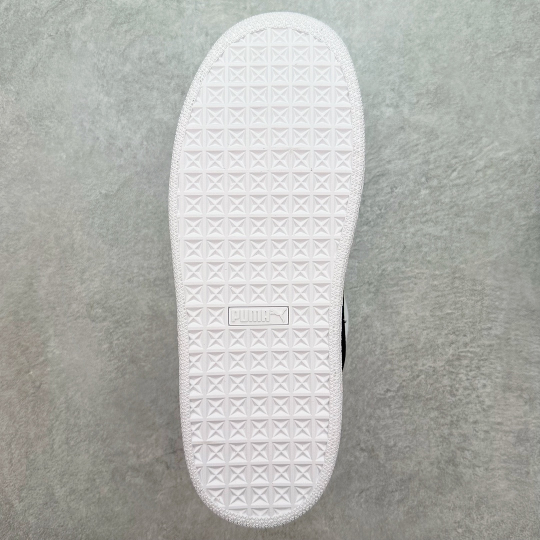 图片[9]-PUMA SUEDE XL 彪马新款面包鞋男女同款复古休闲板鞋 赠送一双鞋带 鞋身通体采用细腻的麂皮材质 厚实柔软 质感出众 鞋侧保留PUMA标志性跑道图案 侧面与后跟点缀金属色PUMA LOGO 兼具辨识度与细节感 加厚鞋垫、饱满鞋舌 搭配加宽扁形鞋带 使得穿着感更加贴合与舒适 值得一提的是 本季SUEDE XL鞋款以黑色、红色及蓝色最为瞩目 经典黑的配色 在低调之余可轻松驾驭任何潮流风格造型 而高饱和度的配色 则是当之无愧的早春出街利器。货号： 395205 尺码：36 37 37.5 38 38.5 39 40 40.5 41 42 42.5 43 44 45-选品中心