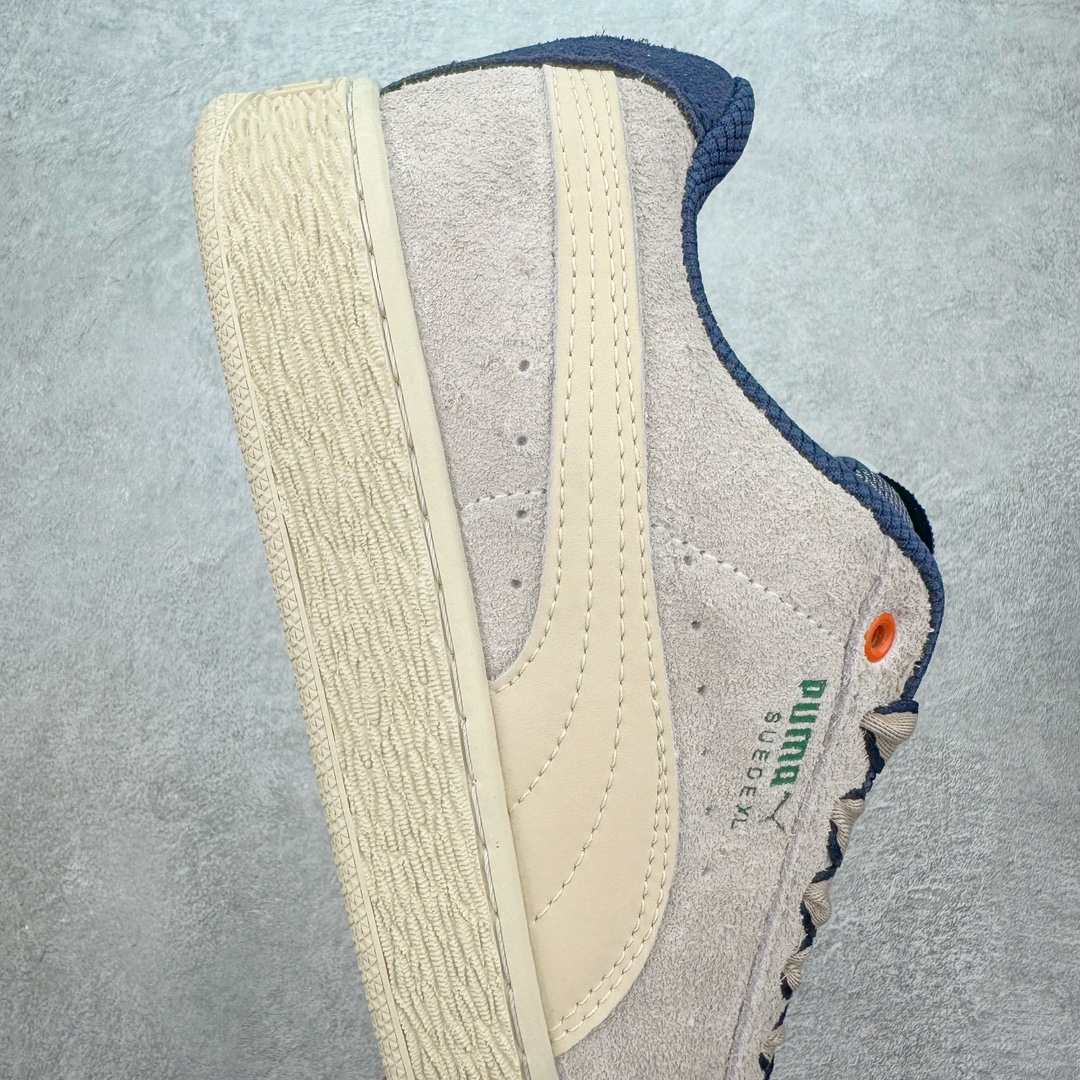 图片[6]-PUMA SUEDE XL 彪马新款面包鞋男女同款复古休闲板鞋 赠送一双鞋带 鞋身通体采用细腻的麂皮材质 厚实柔软 质感出众 鞋侧保留PUMA标志性跑道图案 侧面与后跟点缀金属色PUMA LOGO 兼具辨识度与细节感 加厚鞋垫、饱满鞋舌 搭配加宽扁形鞋带 使得穿着感更加贴合与舒适 值得一提的是 本季SUEDE XL鞋款以黑色、红色及蓝色最为瞩目 经典黑的配色 在低调之余可轻松驾驭任何潮流风格造型 而高饱和度的配色 则是当之无愧的早春出街利器。货号： 395205 尺码：36 37 37.5 38 38.5 39 40 40.5 41 42 42.5 43 44 45-选品中心