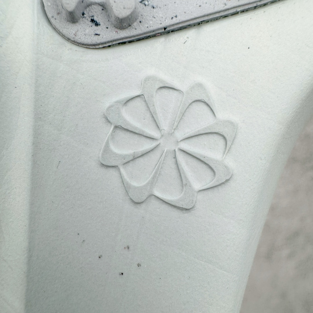 图片[14]-NK Zoom Pegasus 飞马41代马拉松系列网面透气缓震疾速跑鞋 拥有 Zoom Air 一如既往的稳定感和流畅感 鞋面采用工程网眼设计 为特定高热区域营造出色透气性 进一步增加鞋面的穿孔数量 让足部能够快速散热 中足搭配 Flywire 飞线 在高速运动时营造舒适稳定的贴合感 内置Zoon气垫加持 动力十足 货号：FD1626-800 尺码：36 36.5 37.5 38 38.5 39 40 40.5 41 42 42.5 43 44 44.5 45-选品中心