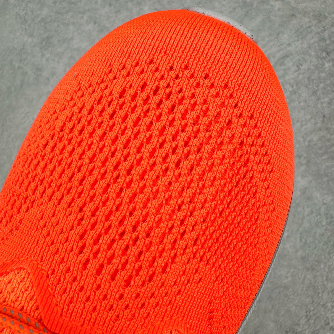 图片[13]-NK Zoom Pegasus 飞马41代马拉松系列网面透气缓震疾速跑鞋 拥有 Zoom Air 一如既往的稳定感和流畅感 鞋面采用工程网眼设计 为特定高热区域营造出色透气性 进一步增加鞋面的穿孔数量 让足部能够快速散热 中足搭配 Flywire 飞线 在高速运动时营造舒适稳定的贴合感 内置Zoon气垫加持 动力十足 货号：FD1626-800 尺码：36 36.5 37.5 38 38.5 39 40 40.5 41 42 42.5 43 44 44.5 45-选品中心