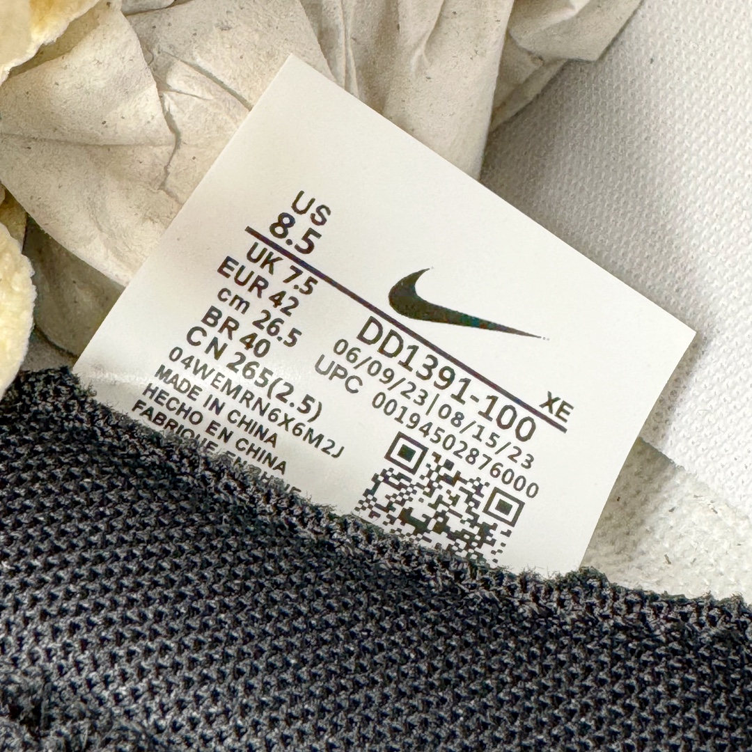 图片[11]-＃YC纯原 NK Dunk Low 热带琥珀 DD1391-100 定制系列天花板 无原鞋不开发 全系列得物原鞋一比一校对开发 配色持续更新中 终端对接 优势输出 全套原厂楦头原纸板数据档案倾力打造 原汁原味莞产 极致还原 圈内最强针车工艺 高端零售指定版 广东原厂配套原盒原标 鞋盒分三个尺码段 原厂冲刀 超高清洁度 全鞋零毛边皮料切割 采用原厂百宏鞋带以及原厂百宏织唛舌标 内标可供原厂几率过验 进口原装条纹中底布 四线拉帮白色点胶 原厂拉帮手法遵循公司 原厂电绣 极致还原 尺码：40 40.5 41 42 42.5 43 44 44.5 45 46-选品中心