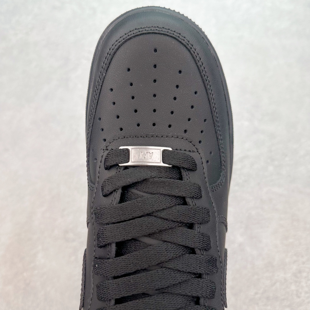 图片[4]-＃DT纯原 NK Air Force 1 Low \’07 空军一号低帮经典板鞋 纯黑 DD8959-001 知名大厂出品 同步官方全新版本 不规则波浪大底咬花 全鞋电脑针车 工整有序 视觉效果满分 原厂拉帮手法 标准四线 密度针距针孔大小控制到位 原装反口里网布海绵 正确卡色网眼大小 新版鞋撑改用纸团代替 原厂港宝加持完美还原灵魂版型 原盒原配从里到外百分百还原 原厂全头层原厂皮料 原标原盒 内置Sole气垫 中底白色背胶 中底划线 已经无限的接近公司 原厂楦头 原厂刺绣 后跟弧度修正 独家私模最大开发到47.5 尺码：35.5 36 36.5 37.5 38 38.5 39 40 40.5 41 42 42.5 43 44 44.5 45 46 47.5-选品中心