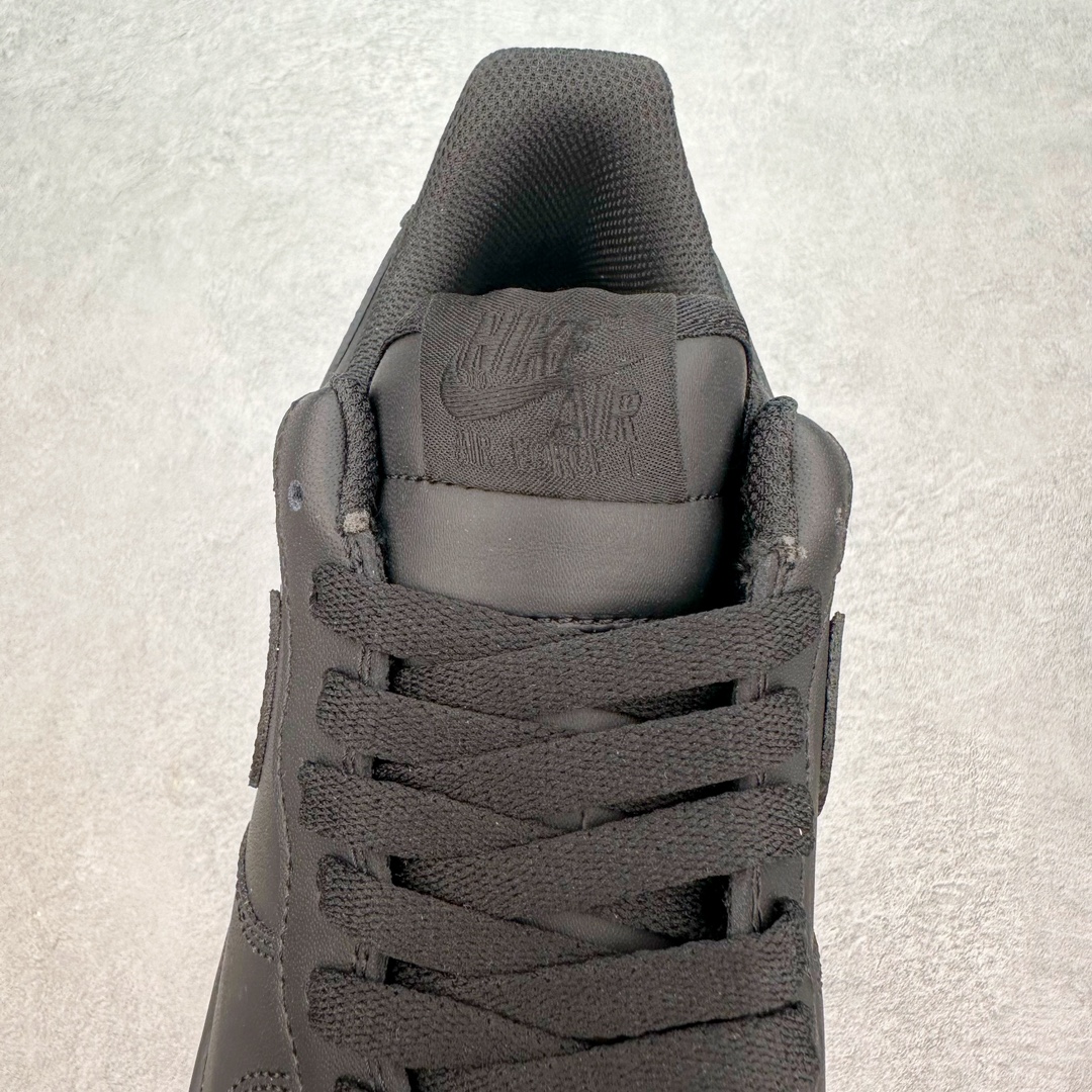 图片[5]-＃DT纯原 NK Air Force 1 Low \’07 空军一号低帮经典板鞋 纯黑 DD8959-001 知名大厂出品 同步官方全新版本 不规则波浪大底咬花 全鞋电脑针车 工整有序 视觉效果满分 原厂拉帮手法 标准四线 密度针距针孔大小控制到位 原装反口里网布海绵 正确卡色网眼大小 新版鞋撑改用纸团代替 原厂港宝加持完美还原灵魂版型 原盒原配从里到外百分百还原 原厂全头层原厂皮料 原标原盒 内置Sole气垫 中底白色背胶 中底划线 已经无限的接近公司 原厂楦头 原厂刺绣 后跟弧度修正 独家私模最大开发到47.5 尺码：35.5 36 36.5 37.5 38 38.5 39 40 40.5 41 42 42.5 43 44 44.5 45 46 47.5-选品中心