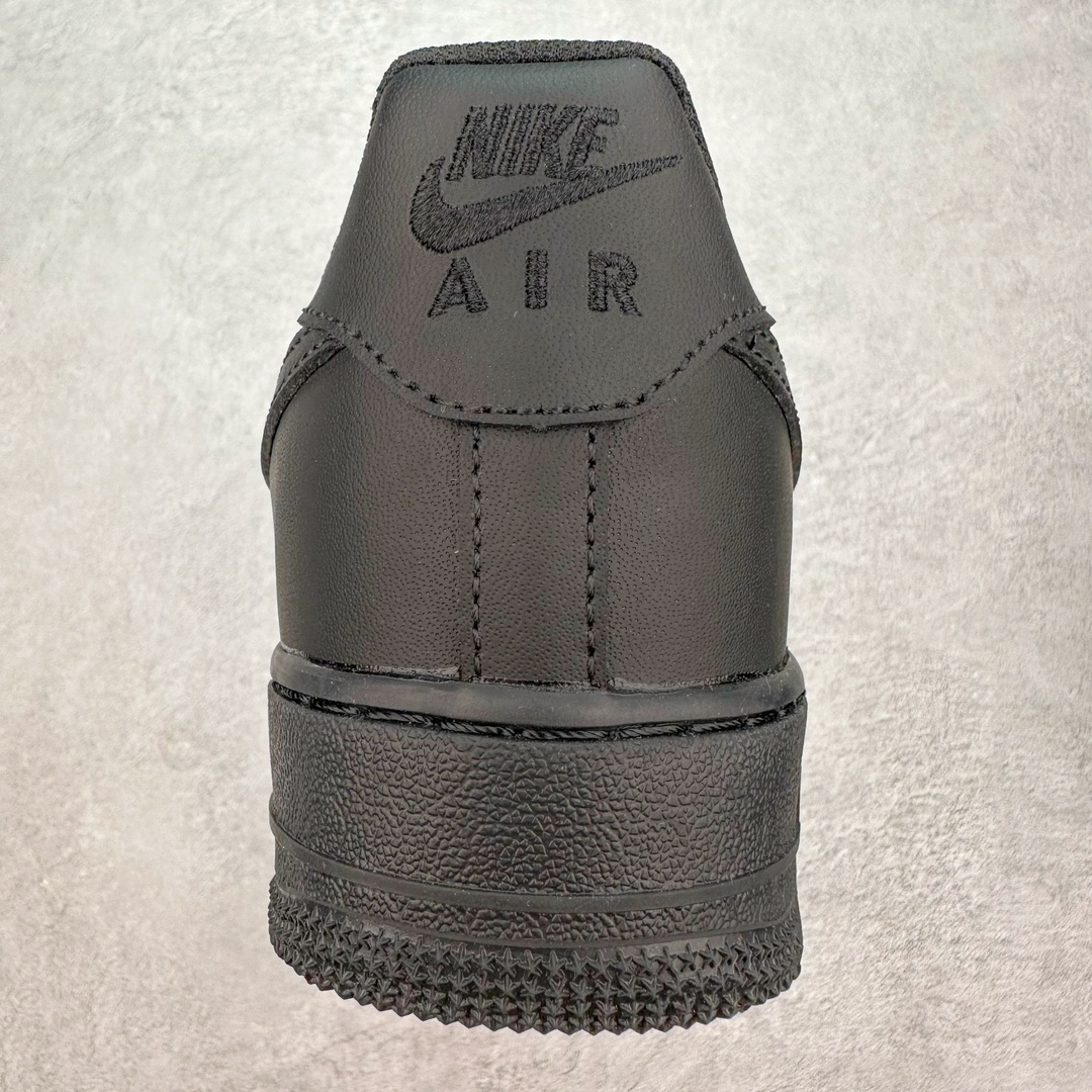 图片[8]-＃DT纯原 NK Air Force 1 Low \’07 空军一号低帮经典板鞋 纯黑 DD8959-001 知名大厂出品 同步官方全新版本 不规则波浪大底咬花 全鞋电脑针车 工整有序 视觉效果满分 原厂拉帮手法 标准四线 密度针距针孔大小控制到位 原装反口里网布海绵 正确卡色网眼大小 新版鞋撑改用纸团代替 原厂港宝加持完美还原灵魂版型 原盒原配从里到外百分百还原 原厂全头层原厂皮料 原标原盒 内置Sole气垫 中底白色背胶 中底划线 已经无限的接近公司 原厂楦头 原厂刺绣 后跟弧度修正 独家私模最大开发到47.5 尺码：35.5 36 36.5 37.5 38 38.5 39 40 40.5 41 42 42.5 43 44 44.5 45 46 47.5-选品中心