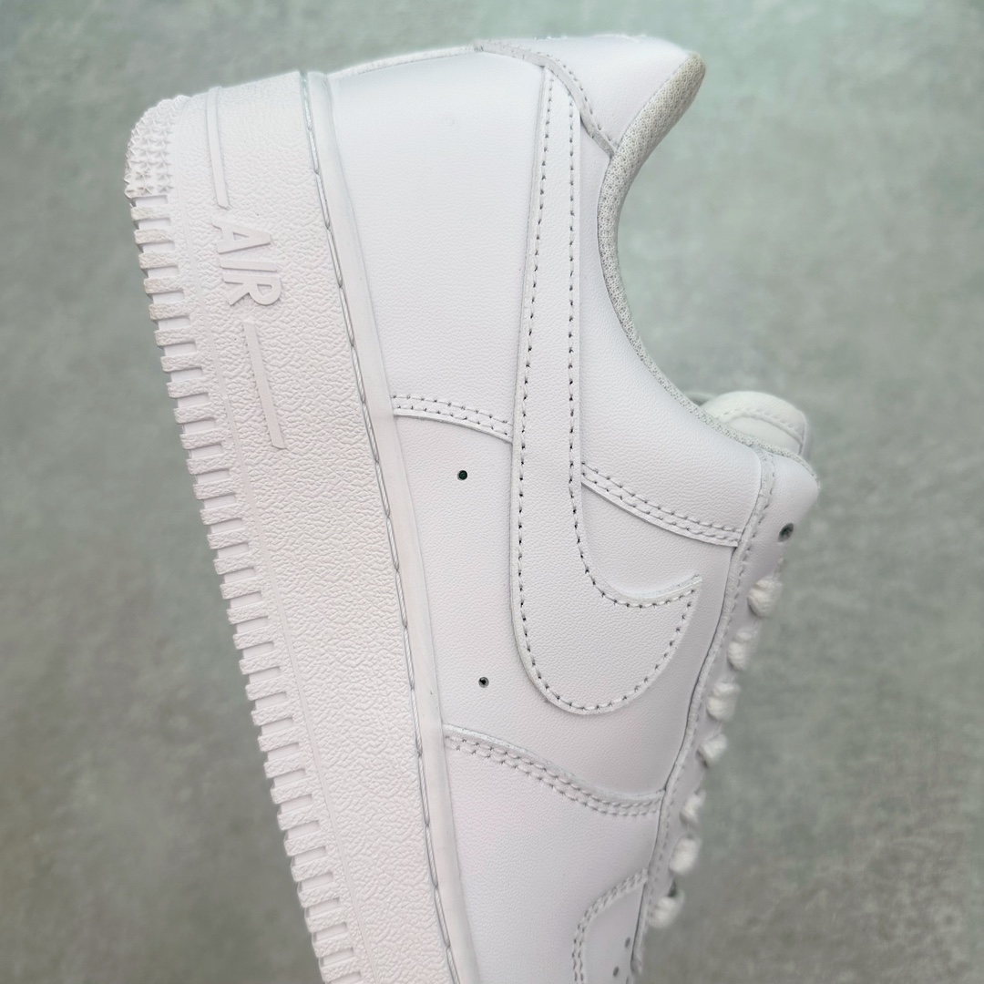 图片[6]-＃DT纯原 NK Air Force 1 Low \’07 空军一号低帮经典板鞋 纯白 CW2288-111 知名大厂出品 同步官方全新版本 不规则波浪大底咬花 全鞋电脑针车 工整有序 视觉效果满分 原厂拉帮手法 标准四线 密度针距针孔大小控制到位 原装反口里网布海绵 正确卡色网眼大小 新版鞋撑改用纸团代替 原厂港宝加持完美还原灵魂版型 原盒原配从里到外百分百还原 原厂全头层原厂皮料 原标原盒 内置Sole气垫 中底白色背胶 中底划线 已经无限的接近公司 原厂楦头 原厂刺绣 后跟弧度修正 独家私模最大开发到47.5 尺码：35.5 36 36.5 37.5 38 38.5 39 40 40.5 41 42 42.5 43 44 44.5 45 46 47.5-选品中心
