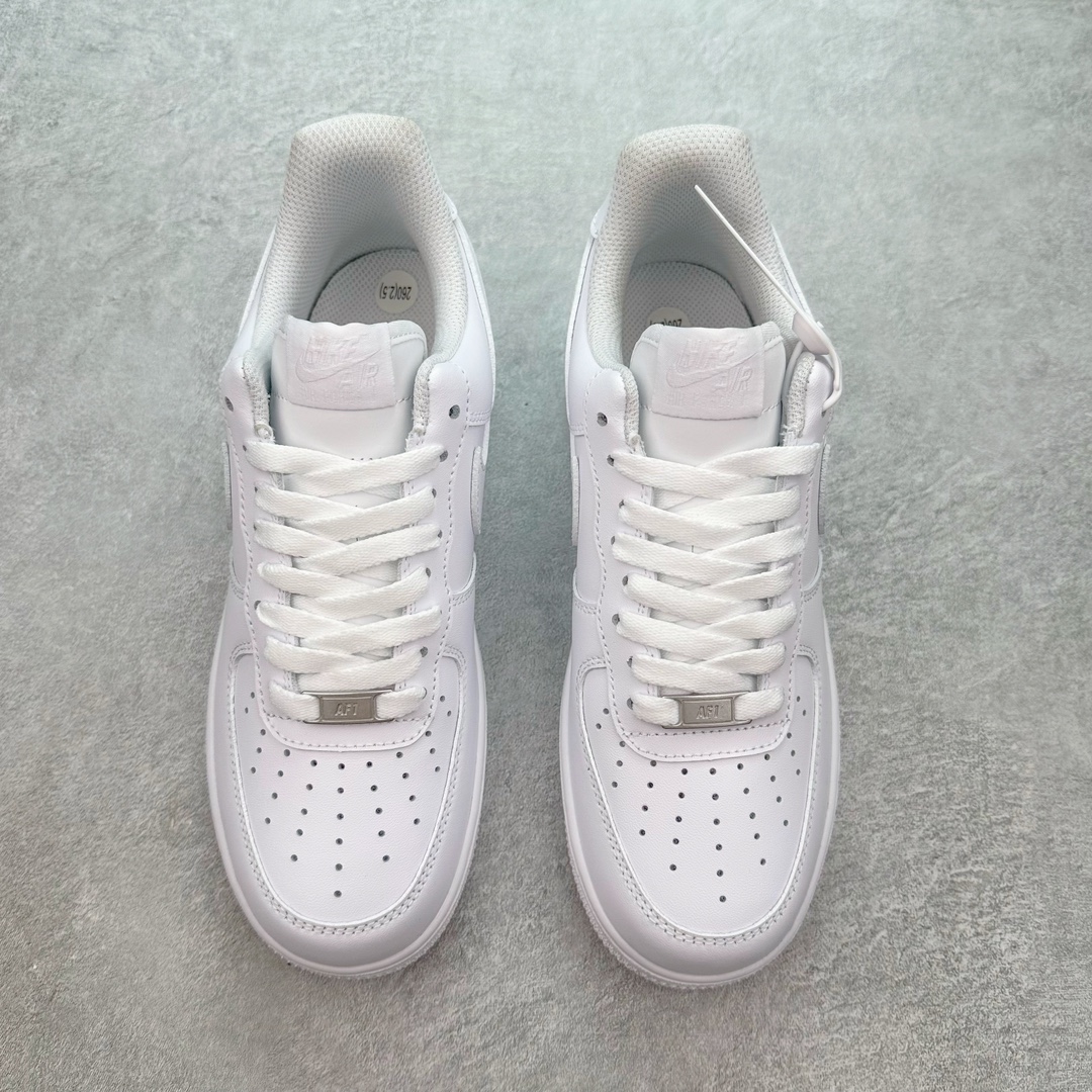 图片[2]-＃DT纯原 NK Air Force 1 Low \’07 空军一号低帮经典板鞋 纯白 CW2288-111 知名大厂出品 同步官方全新版本 不规则波浪大底咬花 全鞋电脑针车 工整有序 视觉效果满分 原厂拉帮手法 标准四线 密度针距针孔大小控制到位 原装反口里网布海绵 正确卡色网眼大小 新版鞋撑改用纸团代替 原厂港宝加持完美还原灵魂版型 原盒原配从里到外百分百还原 原厂全头层原厂皮料 原标原盒 内置Sole气垫 中底白色背胶 中底划线 已经无限的接近公司 原厂楦头 原厂刺绣 后跟弧度修正 独家私模最大开发到47.5 尺码：35.5 36 36.5 37.5 38 38.5 39 40 40.5 41 42 42.5 43 44 44.5 45 46 47.5-选品中心