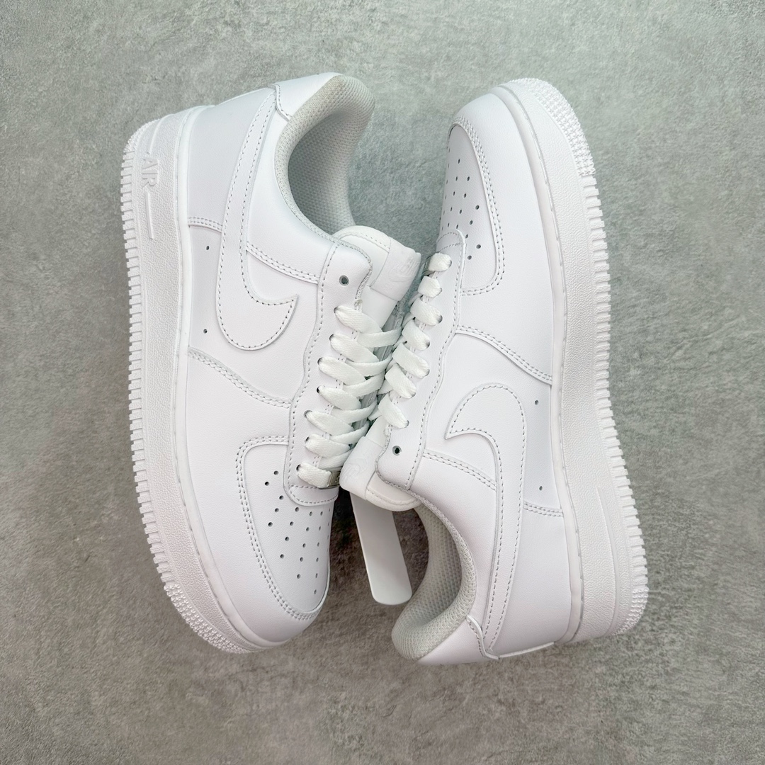 图片[3]-＃DT纯原 NK Air Force 1 Low \’07 空军一号低帮经典板鞋 纯白 CW2288-111 知名大厂出品 同步官方全新版本 不规则波浪大底咬花 全鞋电脑针车 工整有序 视觉效果满分 原厂拉帮手法 标准四线 密度针距针孔大小控制到位 原装反口里网布海绵 正确卡色网眼大小 新版鞋撑改用纸团代替 原厂港宝加持完美还原灵魂版型 原盒原配从里到外百分百还原 原厂全头层原厂皮料 原标原盒 内置Sole气垫 中底白色背胶 中底划线 已经无限的接近公司 原厂楦头 原厂刺绣 后跟弧度修正 独家私模最大开发到47.5 尺码：35.5 36 36.5 37.5 38 38.5 39 40 40.5 41 42 42.5 43 44 44.5 45 46 47.5-选品中心