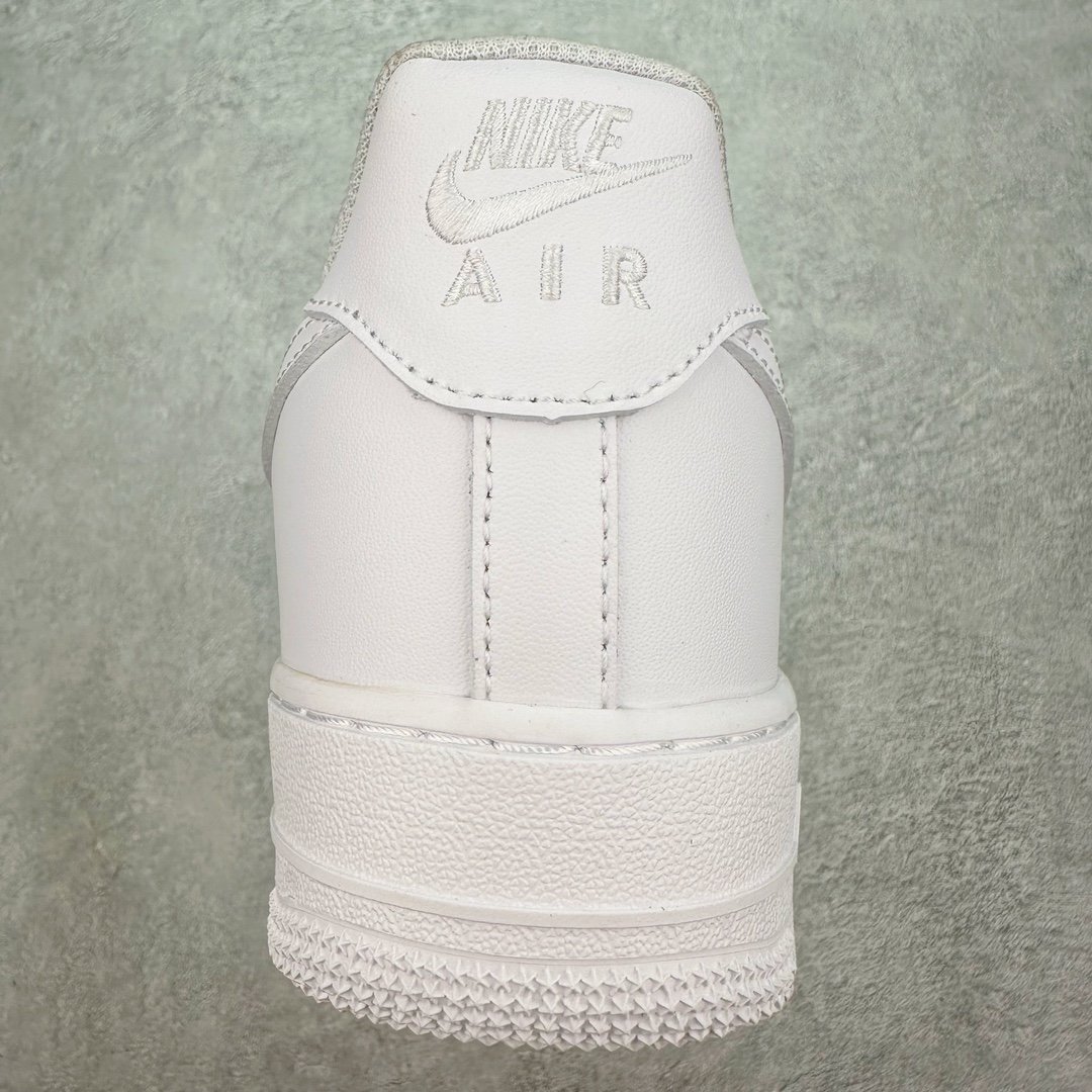 图片[8]-＃DT纯原 NK Air Force 1 Low \’07 空军一号低帮经典板鞋 纯白 CW2288-111 知名大厂出品 同步官方全新版本 不规则波浪大底咬花 全鞋电脑针车 工整有序 视觉效果满分 原厂拉帮手法 标准四线 密度针距针孔大小控制到位 原装反口里网布海绵 正确卡色网眼大小 新版鞋撑改用纸团代替 原厂港宝加持完美还原灵魂版型 原盒原配从里到外百分百还原 原厂全头层原厂皮料 原标原盒 内置Sole气垫 中底白色背胶 中底划线 已经无限的接近公司 原厂楦头 原厂刺绣 后跟弧度修正 独家私模最大开发到47.5 尺码：35.5 36 36.5 37.5 38 38.5 39 40 40.5 41 42 42.5 43 44 44.5 45 46 47.5-选品中心