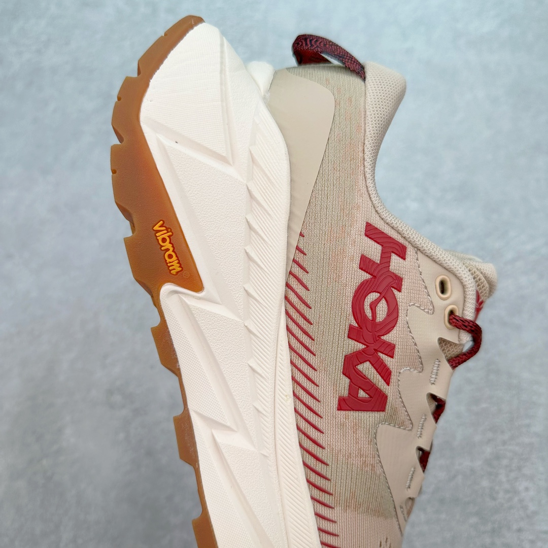 图片[6]-HOKA SKYLINE-FLOAT X 为HOKA首双搭载PeBax推进板的户外登山鞋，为近期大受欢迎的快速登山趋势打造，可同时对应越野跑与快速登山需求。90%蓖麻油提炼制造的Pebax推进版，搭配以甘蔗材质提炼的双密度EVA中底，为登山者带来源源不绝的前进能量。后跟外侧加长的Swallowtail Heel燕尾设计，同时提供上坡有感推进力、下坡步态更顺畅转换的快速登山新体验，适合想尝试轻量化登山，追求快速登山，但希望同时保持支撑推进力的族群。SKYLINE-FLOAT X使用Vibram黄金大底XS Trek复合橡胶成分，兼具耐磨与抓地力，搭配全新设计的5mm大底鞋齿与鞋纹，让克服崎岖地形更轻松，落地更稳定。 尺码：36 36.5 37.5 38 38.5 39 40 40.5 41 42 42.5 43 44 44.5 45-选品中心