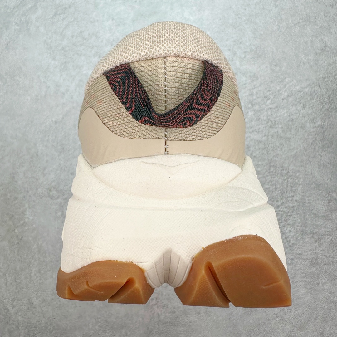 图片[8]-HOKA SKYLINE-FLOAT X 为HOKA首双搭载PeBax推进板的户外登山鞋，为近期大受欢迎的快速登山趋势打造，可同时对应越野跑与快速登山需求。90%蓖麻油提炼制造的Pebax推进版，搭配以甘蔗材质提炼的双密度EVA中底，为登山者带来源源不绝的前进能量。后跟外侧加长的Swallowtail Heel燕尾设计，同时提供上坡有感推进力、下坡步态更顺畅转换的快速登山新体验，适合想尝试轻量化登山，追求快速登山，但希望同时保持支撑推进力的族群。SKYLINE-FLOAT X使用Vibram黄金大底XS Trek复合橡胶成分，兼具耐磨与抓地力，搭配全新设计的5mm大底鞋齿与鞋纹，让克服崎岖地形更轻松，落地更稳定。 尺码：36 36.5 37.5 38 38.5 39 40 40.5 41 42 42.5 43 44 44.5 45-选品中心