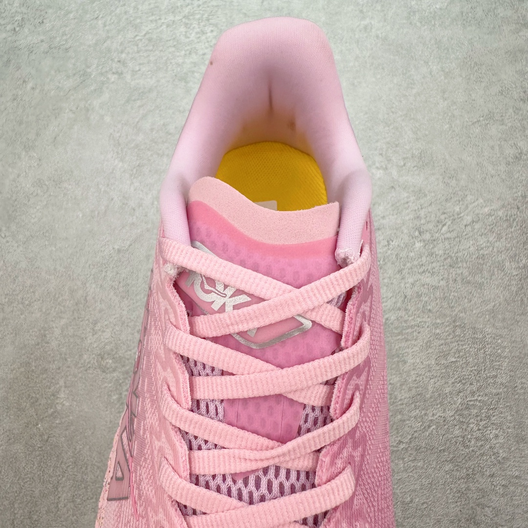 图片[5]-HOKA SKYLINE-FLOAT X 为HOKA首双搭载PeBax推进板的户外登山鞋，为近期大受欢迎的快速登山趋势打造，可同时对应越野跑与快速登山需求。90%蓖麻油提炼制造的Pebax推进版，搭配以甘蔗材质提炼的双密度EVA中底，为登山者带来源源不绝的前进能量。后跟外侧加长的Swallowtail Heel燕尾设计，同时提供上坡有感推进力、下坡步态更顺畅转换的快速登山新体验，适合想尝试轻量化登山，追求快速登山，但希望同时保持支撑推进力的族群。SKYLINE-FLOAT X使用Vibram黄金大底XS Trek复合橡胶成分，兼具耐磨与抓地力，搭配全新设计的5mm大底鞋齿与鞋纹，让克服崎岖地形更轻松，落地更稳定。 尺码：36 36.5 37.5 38 38.5 39 40 40.5 41 42 42.5 43 44 44.5 45-选品中心