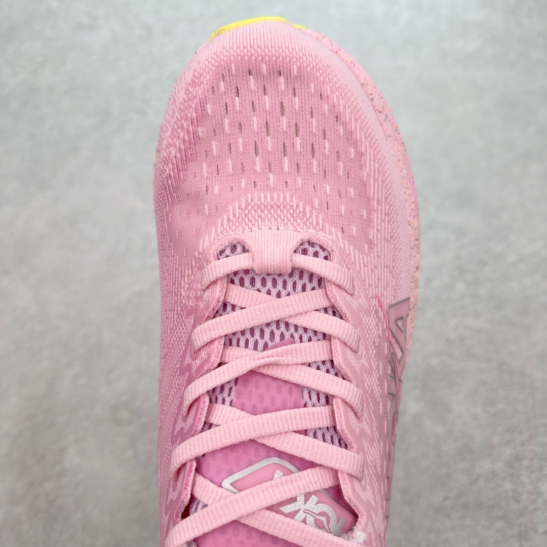 图片[4]-HOKA SKYLINE-FLOAT X 为HOKA首双搭载PeBax推进板的户外登山鞋，为近期大受欢迎的快速登山趋势打造，可同时对应越野跑与快速登山需求。90%蓖麻油提炼制造的Pebax推进版，搭配以甘蔗材质提炼的双密度EVA中底，为登山者带来源源不绝的前进能量。后跟外侧加长的Swallowtail Heel燕尾设计，同时提供上坡有感推进力、下坡步态更顺畅转换的快速登山新体验，适合想尝试轻量化登山，追求快速登山，但希望同时保持支撑推进力的族群。SKYLINE-FLOAT X使用Vibram黄金大底XS Trek复合橡胶成分，兼具耐磨与抓地力，搭配全新设计的5mm大底鞋齿与鞋纹，让克服崎岖地形更轻松，落地更稳定。 尺码：36 36.5 37.5 38 38.5 39 40 40.5 41 42 42.5 43 44 44.5 45-选品中心