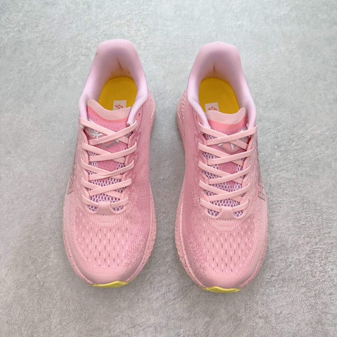 图片[2]-HOKA SKYLINE-FLOAT X 为HOKA首双搭载PeBax推进板的户外登山鞋，为近期大受欢迎的快速登山趋势打造，可同时对应越野跑与快速登山需求。90%蓖麻油提炼制造的Pebax推进版，搭配以甘蔗材质提炼的双密度EVA中底，为登山者带来源源不绝的前进能量。后跟外侧加长的Swallowtail Heel燕尾设计，同时提供上坡有感推进力、下坡步态更顺畅转换的快速登山新体验，适合想尝试轻量化登山，追求快速登山，但希望同时保持支撑推进力的族群。SKYLINE-FLOAT X使用Vibram黄金大底XS Trek复合橡胶成分，兼具耐磨与抓地力，搭配全新设计的5mm大底鞋齿与鞋纹，让克服崎岖地形更轻松，落地更稳定。 尺码：36 36.5 37.5 38 38.5 39 40 40.5 41 42 42.5 43 44 44.5 45-选品中心