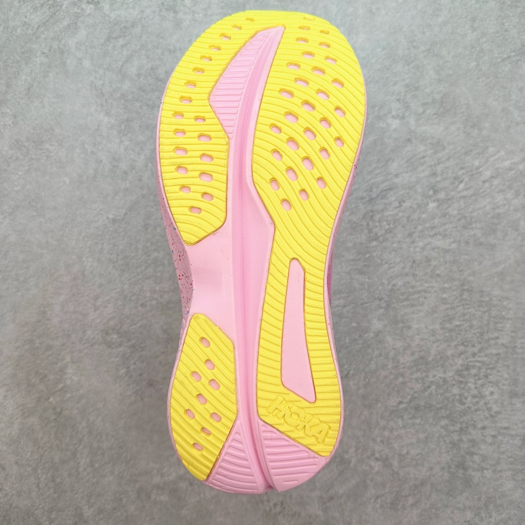 图片[9]-HOKA SKYLINE-FLOAT X 为HOKA首双搭载PeBax推进板的户外登山鞋，为近期大受欢迎的快速登山趋势打造，可同时对应越野跑与快速登山需求。90%蓖麻油提炼制造的Pebax推进版，搭配以甘蔗材质提炼的双密度EVA中底，为登山者带来源源不绝的前进能量。后跟外侧加长的Swallowtail Heel燕尾设计，同时提供上坡有感推进力、下坡步态更顺畅转换的快速登山新体验，适合想尝试轻量化登山，追求快速登山，但希望同时保持支撑推进力的族群。SKYLINE-FLOAT X使用Vibram黄金大底XS Trek复合橡胶成分，兼具耐磨与抓地力，搭配全新设计的5mm大底鞋齿与鞋纹，让克服崎岖地形更轻松，落地更稳定。 尺码：36 36.5 37.5 38 38.5 39 40 40.5 41 42 42.5 43 44 44.5 45-选品中心