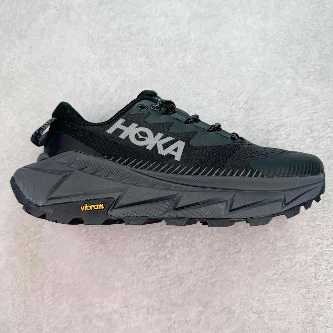 HOKA SKYLINE-FLOAT X 为HOKA首双搭载PeBax推进板的户外登山鞋，为近期大受欢迎的快速登山趋势打造，可同时对应越野跑与快速登山需求。90%蓖麻油提炼制造的Pebax推进版，搭配以甘蔗材质提炼的双密度EVA中底，为登山者带来源源不绝的前进能量。后跟外侧加长的Swallowtail Heel燕尾设计，同时提供上坡有感推进力、下坡步态更顺畅转换的快速登山新体验，适合想尝试轻量化登山，追求快速登山，但希望同时保持支撑推进力的族群。SKYLINE-FLOAT X使用Vibram黄金大底XS Trek复合橡胶成分，兼具耐磨与抓地力，搭配全新设计的5mm大底鞋齿与鞋纹，让克服崎岖地形更轻松，落地更稳定。 尺码：36 36.5 37.5 38 38.5 39 40 40.5 41 42 42.5 43 44 44.5 45-选品中心