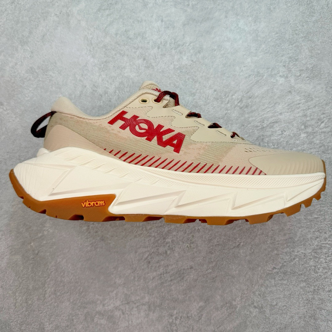 HOKA SKYLINE-FLOAT X 为HOKA首双搭载PeBax推进板的户外登山鞋，为近期大受欢迎的快速登山趋势打造，可同时对应越野跑与快速登山需求。90%蓖麻油提炼制造的Pebax推进版，搭配以甘蔗材质提炼的双密度EVA中底，为登山者带来源源不绝的前进能量。后跟外侧加长的Swallowtail Heel燕尾设计，同时提供上坡有感推进力、下坡步态更顺畅转换的快速登山新体验，适合想尝试轻量化登山，追求快速登山，但希望同时保持支撑推进力的族群。SKYLINE-FLOAT X使用Vibram黄金大底XS Trek复合橡胶成分，兼具耐磨与抓地力，搭配全新设计的5mm大底鞋齿与鞋纹，让克服崎岖地形更轻松，落地更稳定。 尺码：36 36.5 37.5 38 38.5 39 40 40.5 41 42 42.5 43 44 44.5 45-选品中心