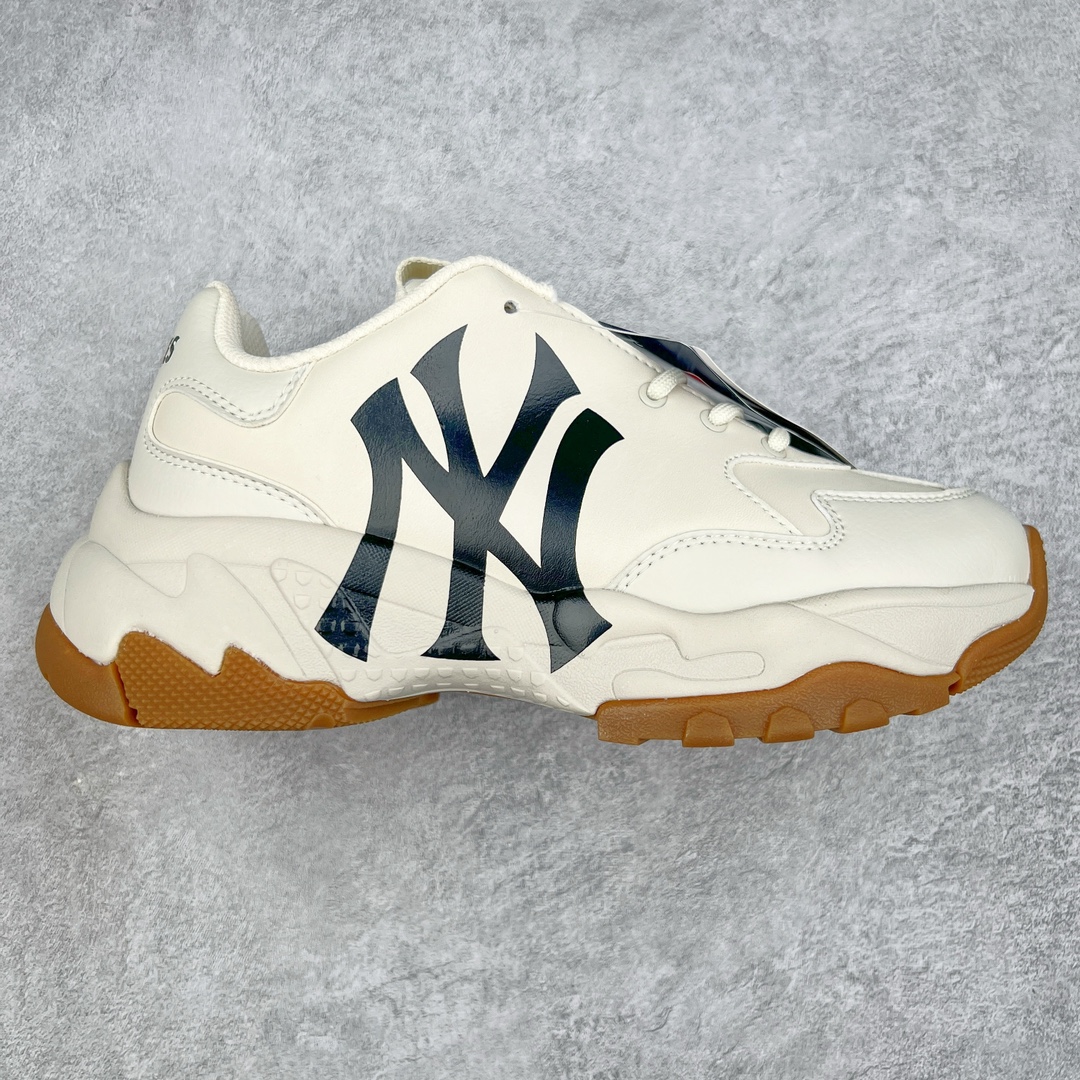 ＃DT纯原 MLB Big Ball Chunky 复古印花老爹鞋系列低帮轻量增高厚底百搭休闲运动慢跑鞋 Korea韩国联名NY美国榄球纽约洋基队限定 目前可过轻松秒过各类鉴定 能操作的私聊 韩国代购专供 左脚内置NFC感应 区别市面贴纸假芯片 MLB专用菱形双针中底布 重点细节中底布带注胶孔 原厂NFC感应吊牌 支持鉴定 一个两位数 原盒原标 全套原楦原纸板原厂数据开发 中韩文保养标贴 绿色防霉片 平台代购专供 独家一比一RB+MD组合大底 高频后跟小人Logo精准对位立体饱满 正确网布加超迁鞋面 转印中底走线紧密 转印Logo工艺表层防刮不掉色 尺码：35 36 36.5 37.5 38 38.5 39 40 40.5 41 42 42.5 43 44 44.5 45-选品中心