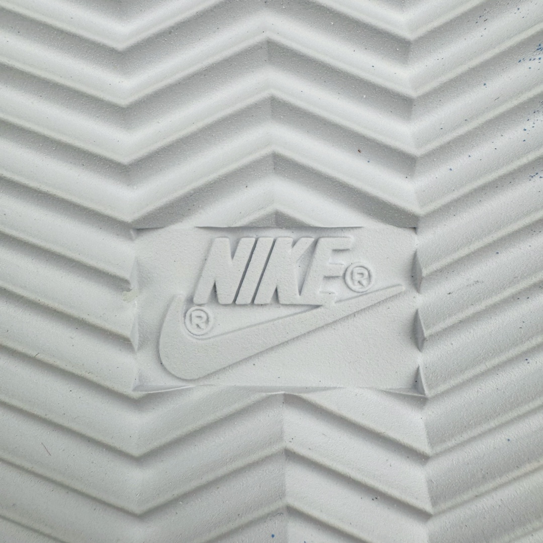 图片[20]-＃JC纯原 NK Classic Cortez Leather 阿甘复古初代皮革慢跑鞋 FZ1347-100 实体平台指令订单 全套原纸板楦头开发 原厂数据大底磨具 一比一鞋头弧度高度鞋身弧度 细节品控鞋型随意对比 正确烫金高频细节 公司级标准检验QC 区分市面一切版本 完美复刻阿甘复古鞋型 尺码：35.5 36 36.5 37.5 38 38.5 39 40 40.5 41 42 42.5 43 44 45-选品中心