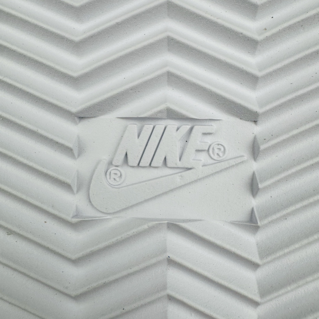 图片[20]-＃JC纯原 NK Classic Cortez Leather 阿甘复古初代皮革慢跑鞋 DM4044-105 实体平台指令订单 全套原纸板楦头开发 原厂数据大底磨具 一比一鞋头弧度高度鞋身弧度 细节品控鞋型随意对比 正确烫金高频细节 公司级标准检验QC 区分市面一切版本 完美复刻阿甘复古鞋型 尺码：35.5 36 36.5 37.5 38 38.5 39 40 40.5 41 42 42.5 43 44 45-选品中心