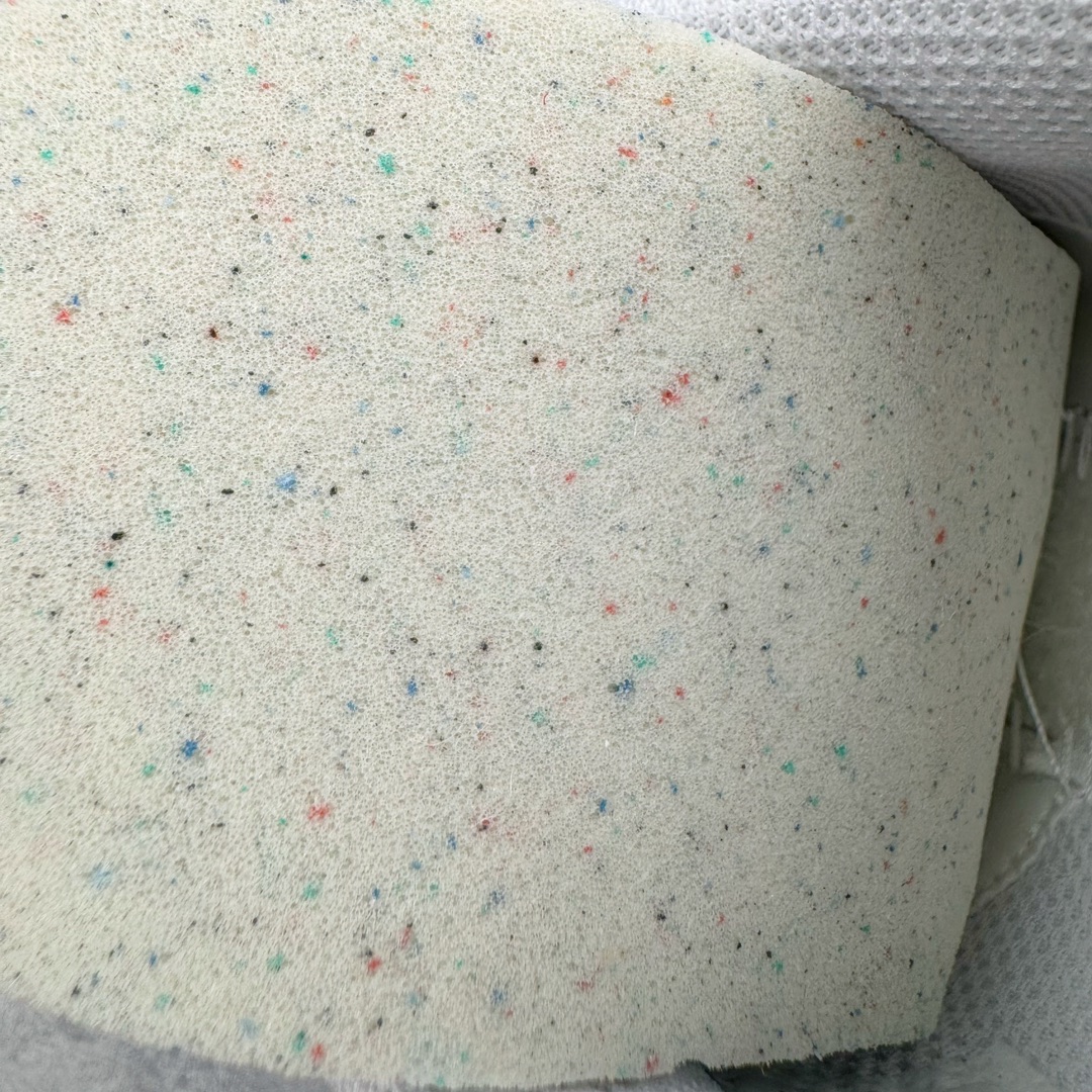 图片[11]-＃JC纯原 NK Classic Cortez Leather 阿甘复古初代皮革慢跑鞋 DM4044-105 实体平台指令订单 全套原纸板楦头开发 原厂数据大底磨具 一比一鞋头弧度高度鞋身弧度 细节品控鞋型随意对比 正确烫金高频细节 公司级标准检验QC 区分市面一切版本 完美复刻阿甘复古鞋型 尺码：35.5 36 36.5 37.5 38 38.5 39 40 40.5 41 42 42.5 43 44 45-选品中心