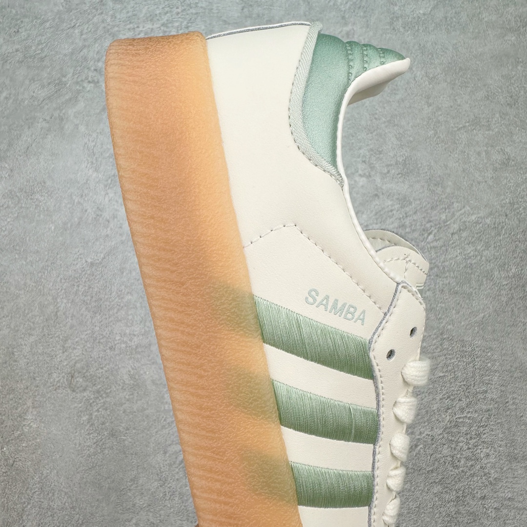图片[6]-AD Samba XLG 桑巴舞加大厚底版系列德训风百搭松糕休闲运动板鞋生胶底 IG1947 自Originals Samba成功借势Blokecore风潮一跃成为街头巷尾的焦点鞋款后,不论是围绕Samba本身打造的各式「变种版本」,还是以Samba为蓝本打造联名鞋款,都成为了时尚潮流人士日常穿搭首选。Samba XLG是adidas Originals不断扩展XLG系列的一部分,旨在与年轻文化相契合,迎合那些希望通过个性时尚表达自我而不愿牺牲舒适度的年轻群体。街头时尚领域的Gen Z特别偏爱宽松的穿着风格。Samba XLG针对这一点做了创新。它在延续Samba OG经典设计的基础上,迎合年轻群体的穿着习惯,重塑为宽大的鞋身比例轮廓以及加厚中底,让消费者轻松展示自己独特的风格。全新的Samba XLG系列不仅迎合了当下年轻群体的穿搭习惯,加宽了鞋身比例以及将中底进一步增厚,在视觉比例上更加饱满,同时还保留了经典Samba的细节,这样一来,鞋迷朋友在穿搭上不仅能更加个性化,而且还能延续一定的复古感受。尺码：36 36⅔ 37⅓ 38 38⅔ 39⅓ 40 40⅔ 41⅓ 42 42⅔ 43⅓ 44 45-选品中心