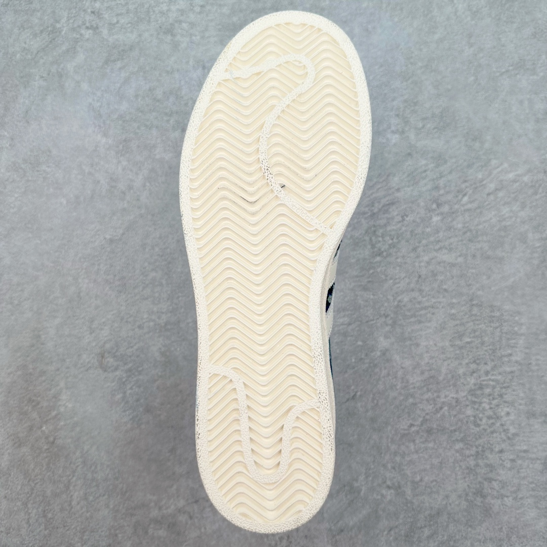 图片[9]-AD Originals Superstar 经典复古贝壳头板鞋 IG1968 诞生于1969年 是第一双将全皮面鞋 身与橡胶鞋头结合在一起的低帮篮球鞋 Superstar最开始 是作为高帮篮球鞋Pro Model的低帮版本而出现的 但因为其独特和醒目的橡胶鞋头造型而让大家熟知 被大家形象地称为\\\”shelltoe\\\”贝壳头 在70年代的美国职业篮球场上 接近3/4的NBA球员都将这双Superstar作为场上用鞋 80年代之后 经过不断的改良和发展 Superstar逐渐成为横跨时装、音乐、街头文化、休闲和运动等各大领域的时尚潮鞋 尺码：36 36.5 37 38 38.5 39 40 40.5 41 42 42.5 43 44 44.5 45-选品中心