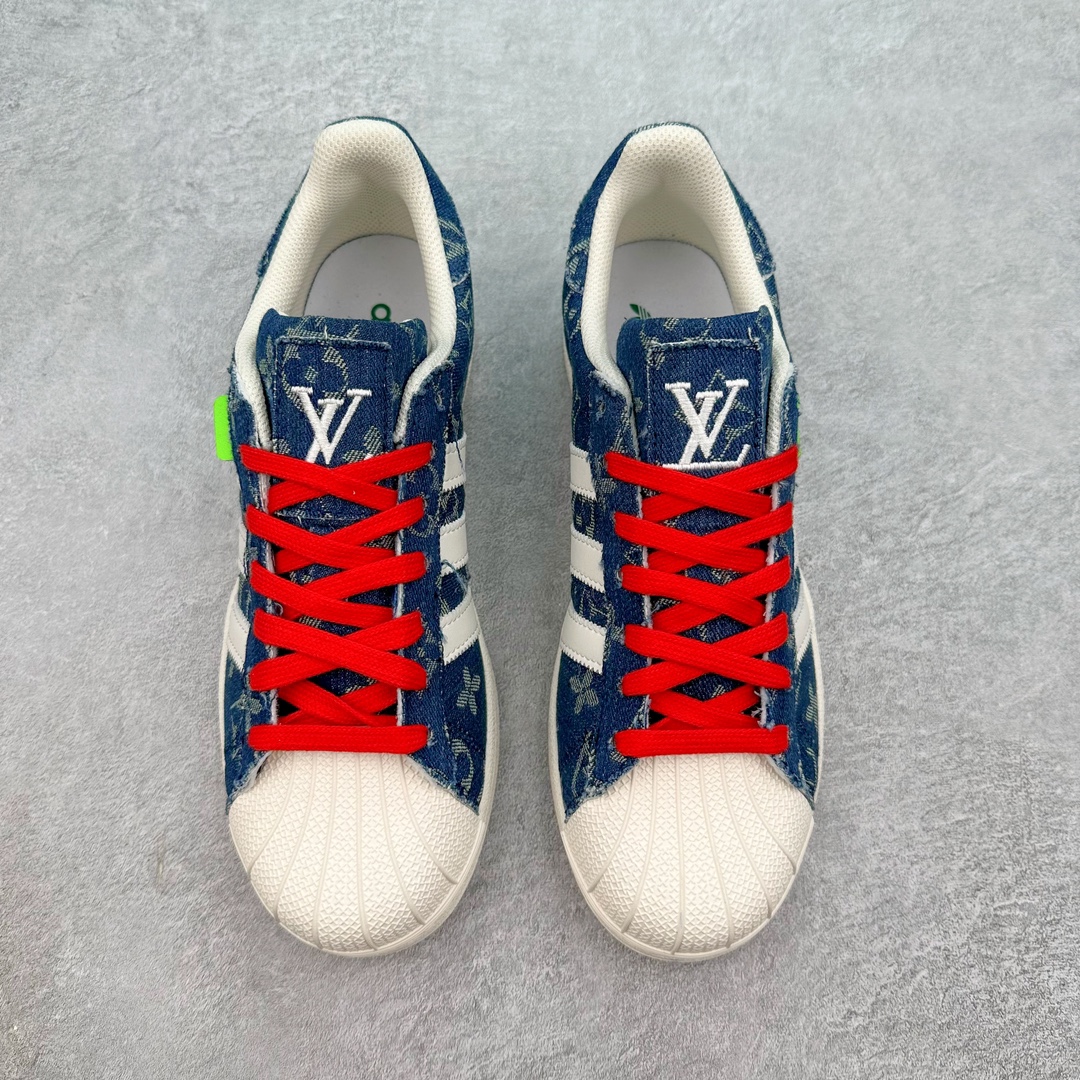 图片[2]-AD Originals Superstar 经典复古贝壳头板鞋 IG1968 诞生于1969年 是第一双将全皮面鞋 身与橡胶鞋头结合在一起的低帮篮球鞋 Superstar最开始 是作为高帮篮球鞋Pro Model的低帮版本而出现的 但因为其独特和醒目的橡胶鞋头造型而让大家熟知 被大家形象地称为\\\”shelltoe\\\”贝壳头 在70年代的美国职业篮球场上 接近3/4的NBA球员都将这双Superstar作为场上用鞋 80年代之后 经过不断的改良和发展 Superstar逐渐成为横跨时装、音乐、街头文化、休闲和运动等各大领域的时尚潮鞋 尺码：36 36.5 37 38 38.5 39 40 40.5 41 42 42.5 43 44 44.5 45-选品中心