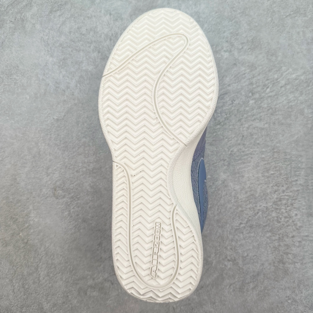 图片[9]-＃Z版纯原福利 NK Book 1 Devin Booker 德文·布克一代男子实战篮球鞋 蓝色 FJ4250-400 全套原纸板楦头开发 确保原汁原味 完美呈现版型 鞋身流线型 原厂高强度抗扭定型港宝 小蛮腰后跟 高弹超临界发泡材质大底 贝利原厂皮料加持 内置高强度抗扭片(强度高于碳纤)给予鞋身足够抗扭矩力 实战利器 鞋身➕鞋头增配高频补强层 提升鞋头以及脚踝支撑性 尺码：40 40.5 41 42 42.5 43 44 44.5 45 46-选品中心