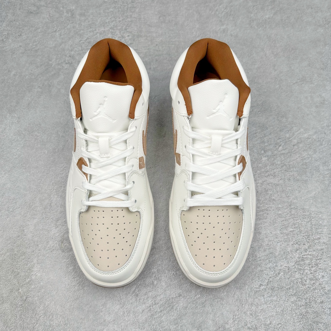 图片[2]-＃纯原 Air Jordan Stadium AJ90 潮流运动板鞋 HF5762-121 充满了对TinkerHathield 原创设计的致敬 包括中足网状面板、前足外侧的鲨鱼齿轮廓、加垫鞋领和 NK Air 鞋跟品牌 鞋子本身采用网眼、皮革和绒面革材料混合制成 散发出现代美感 并配备了该品牌全新的 Formula 23 足底缓震技术 AirJordan Stadium 90 鞋舌标签在鞋舌内侧印有“Flight”字样 完善了设计 尺码：36 36.5 37.5 38 38.5 39 40 40.5 41 42 42.5 43 44 44.5 45 46-选品中心