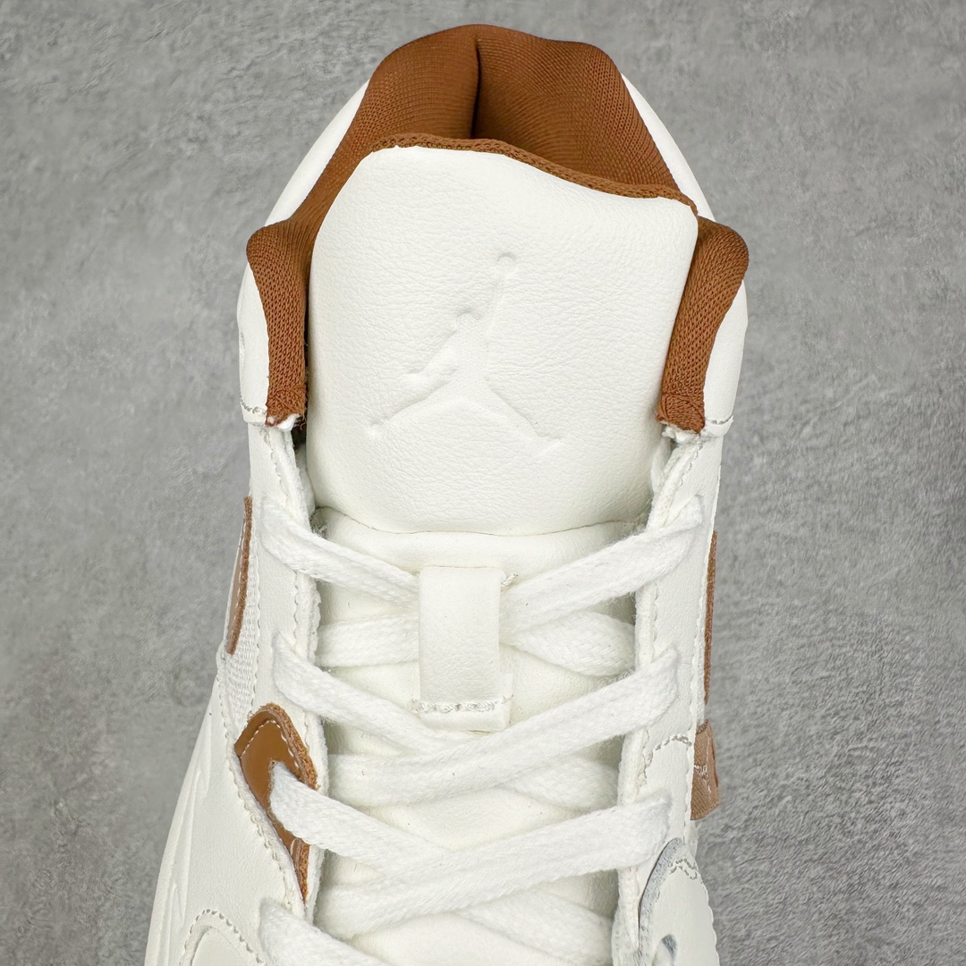 图片[5]-＃纯原 Air Jordan Stadium AJ90 潮流运动板鞋 HF5762-121 充满了对TinkerHathield 原创设计的致敬 包括中足网状面板、前足外侧的鲨鱼齿轮廓、加垫鞋领和 NK Air 鞋跟品牌 鞋子本身采用网眼、皮革和绒面革材料混合制成 散发出现代美感 并配备了该品牌全新的 Formula 23 足底缓震技术 AirJordan Stadium 90 鞋舌标签在鞋舌内侧印有“Flight”字样 完善了设计 尺码：36 36.5 37.5 38 38.5 39 40 40.5 41 42 42.5 43 44 44.5 45 46-选品中心