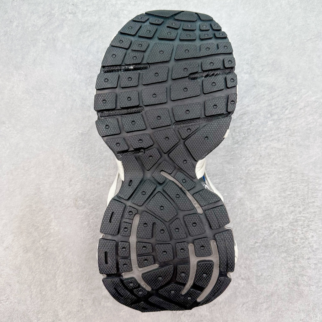 图片[9]-BALENCIAGA 3XL Sneakers 巴黎世家十代网布系带低帮走秀复古老爹鞋 配套套现全码福利开炸 长期补货价格一步到位 市场中端王者 欢迎对比 实力大厂成熟流水线出品 品控完美 免检产品 新配色陆续开发 全套原纸板楦头开发 完美版型 鞋头边缘和后帮徽标 鞋面和后跟凸印尺码 鞋舌 3XL 橡胶品牌标识和反光细节 鞋帮拉袢和鞋舌拉祥 配反光细节 备用鞋带在鞋履前侧 可在穿着前取下 便于不同造型搭配 注意运费超重 偏大一码 尺码：35 36 37 38 39 40 41 42 43 44 45 46-选品中心