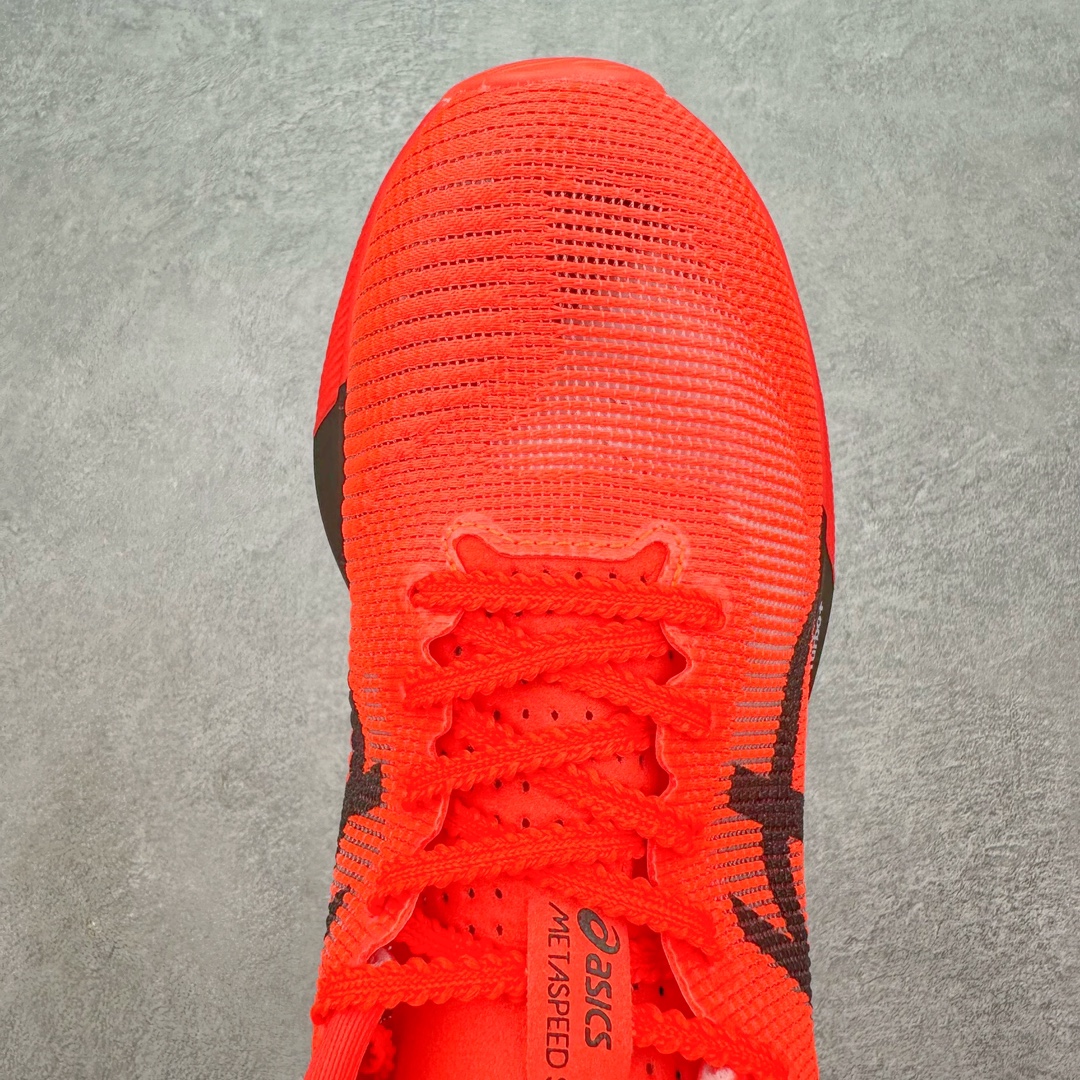 图片[4]-Asics Metaspeed Sky 亚瑟士全面进化版竞速马拉松系列低帮轻量透气缓震休闲运动跑步鞋 这款Magic Speed跑鞋使用了亚瑟士的多项跑鞋科技，中底为2020年才出现在大众视野的FF Blast，这款中底为EVA和OBC混合发泡而来，相比之前的Flytefoam中底，这款材料在缓震和回弹性能上的表现更好，更加软弹。在中底前掌位置内嵌了不对称的碳板结构，这个碳板不是为了推进的目的，而是让前掌不要形变，维持前掌弧度，保证GuideSole科技在跑步过程中发挥作用。尺码：36 36.5 37.5 38 38.5 39 40 40.5 41 42 42.5 43 44 44.5 45-选品中心