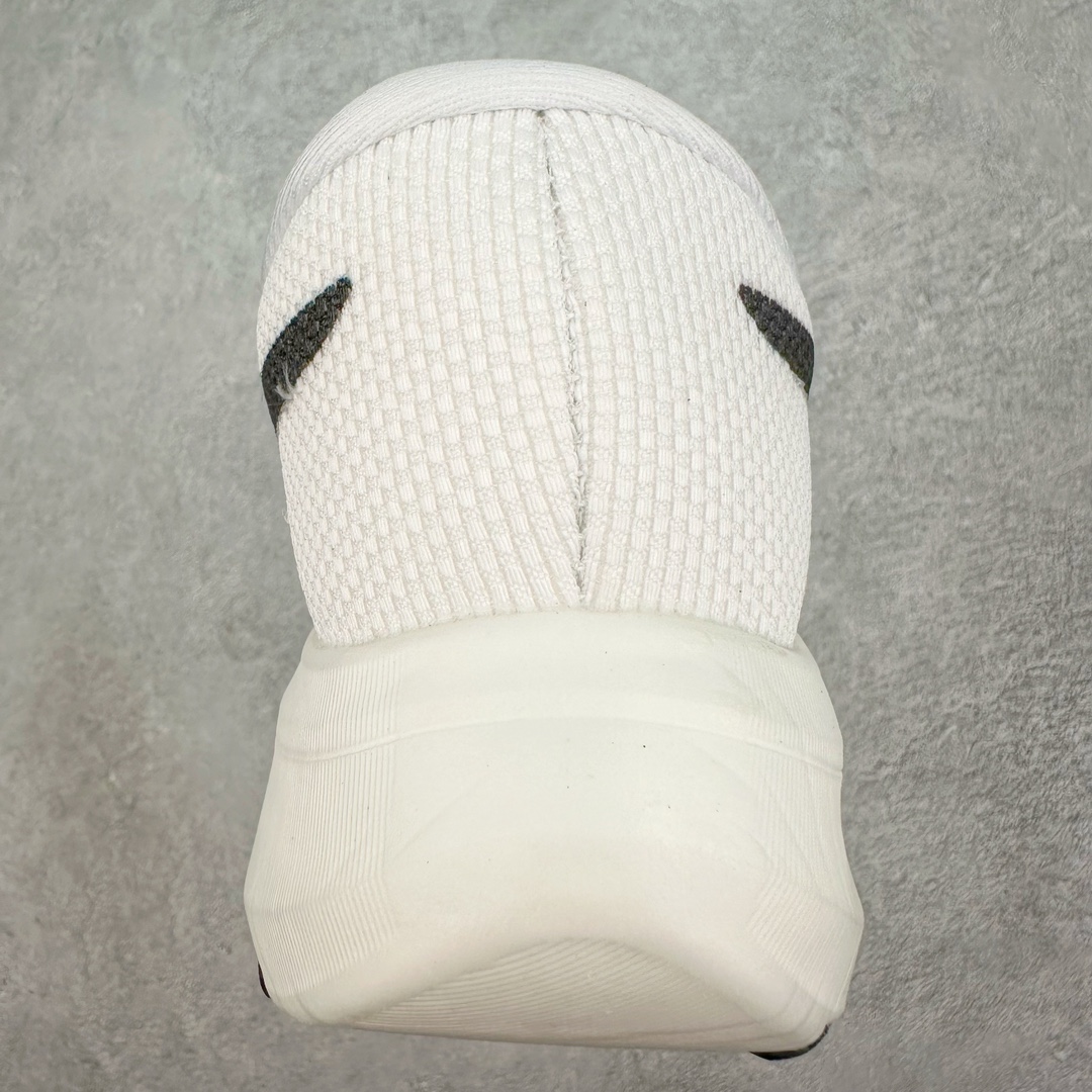 图片[8]-Asics Metaspeed Sky 亚瑟士全面进化版竞速马拉松系列低帮轻量透气缓震休闲运动跑步鞋 这款Magic Speed跑鞋使用了亚瑟士的多项跑鞋科技，中底为2020年才出现在大众视野的FF Blast，这款中底为EVA和OBC混合发泡而来，相比之前的Flytefoam中底，这款材料在缓震和回弹性能上的表现更好，更加软弹。在中底前掌位置内嵌了不对称的碳板结构，这个碳板不是为了推进的目的，而是让前掌不要形变，维持前掌弧度，保证GuideSole科技在跑步过程中发挥作用。尺码：36 36.5 37.5 38 38.5 39 40 40.5 41 42 42.5 43 44 44.5 45-选品中心