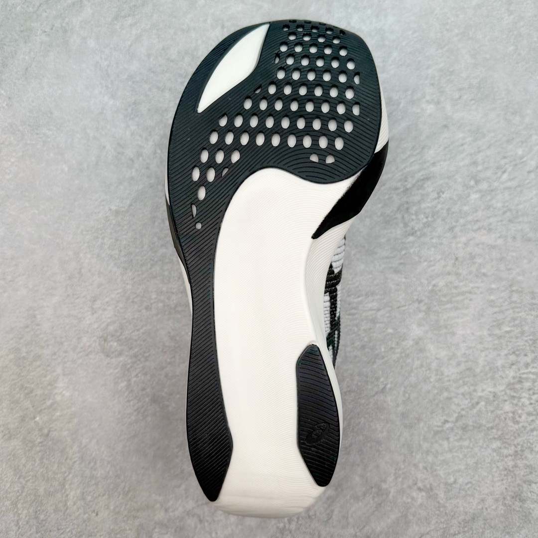 图片[9]-Asics Metaspeed Sky 亚瑟士全面进化版竞速马拉松系列低帮轻量透气缓震休闲运动跑步鞋 这款Magic Speed跑鞋使用了亚瑟士的多项跑鞋科技，中底为2020年才出现在大众视野的FF Blast，这款中底为EVA和OBC混合发泡而来，相比之前的Flytefoam中底，这款材料在缓震和回弹性能上的表现更好，更加软弹。在中底前掌位置内嵌了不对称的碳板结构，这个碳板不是为了推进的目的，而是让前掌不要形变，维持前掌弧度，保证GuideSole科技在跑步过程中发挥作用。尺码：36 36.5 37.5 38 38.5 39 40 40.5 41 42 42.5 43 44 44.5 45-选品中心