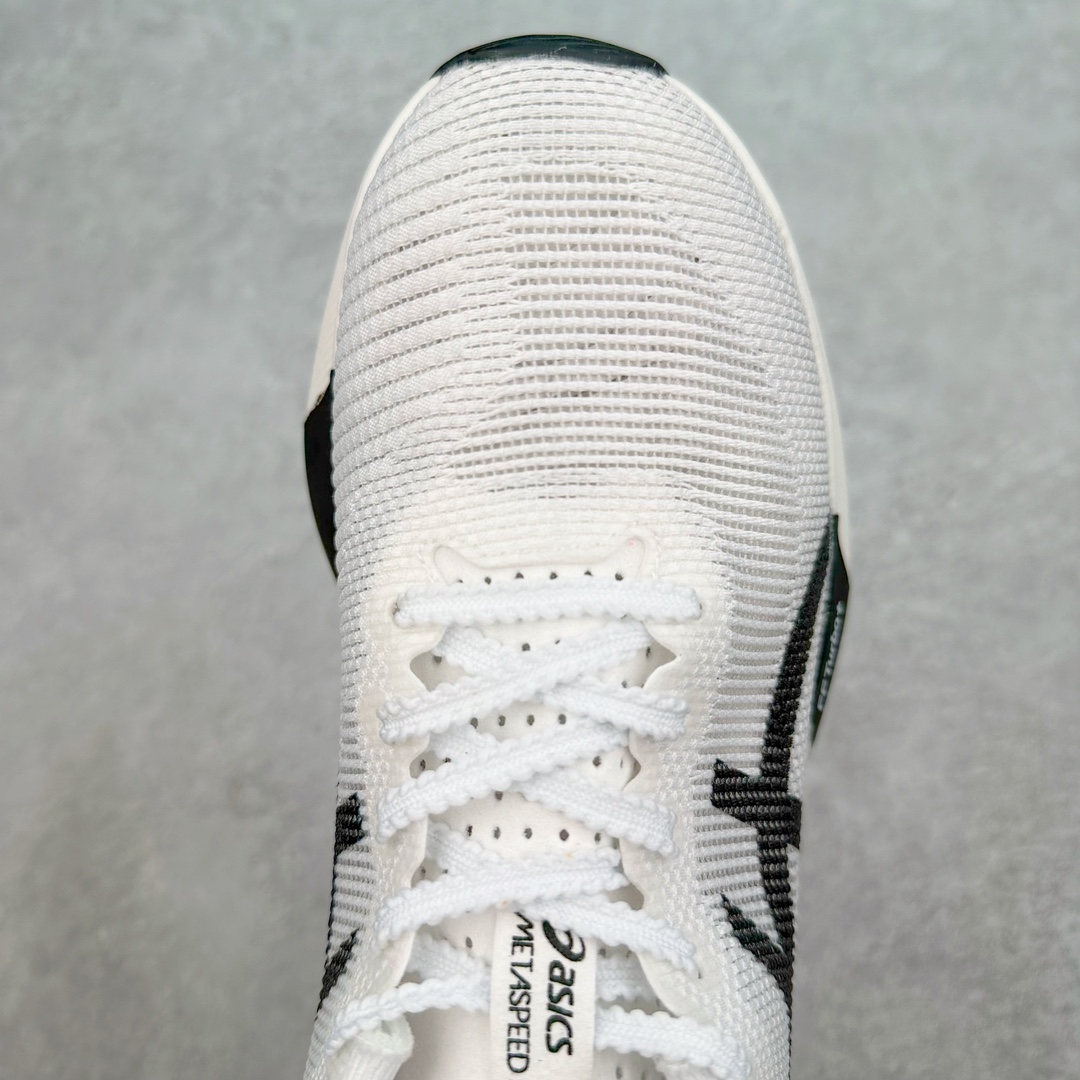 图片[4]-Asics Metaspeed Sky 亚瑟士全面进化版竞速马拉松系列低帮轻量透气缓震休闲运动跑步鞋 这款Magic Speed跑鞋使用了亚瑟士的多项跑鞋科技，中底为2020年才出现在大众视野的FF Blast，这款中底为EVA和OBC混合发泡而来，相比之前的Flytefoam中底，这款材料在缓震和回弹性能上的表现更好，更加软弹。在中底前掌位置内嵌了不对称的碳板结构，这个碳板不是为了推进的目的，而是让前掌不要形变，维持前掌弧度，保证GuideSole科技在跑步过程中发挥作用。尺码：36 36.5 37.5 38 38.5 39 40 40.5 41 42 42.5 43 44 44.5 45-选品中心