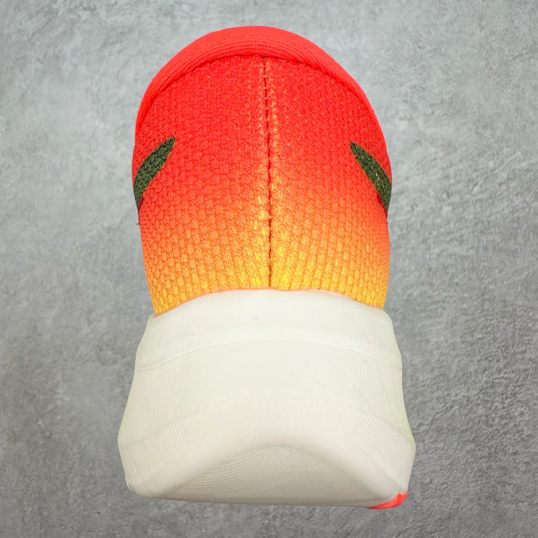 图片[8]-Asics Metaspeed Sky 亚瑟士全面进化版竞速马拉松系列低帮轻量透气缓震休闲运动跑步鞋 这款Magic Speed跑鞋使用了亚瑟士的多项跑鞋科技，中底为2020年才出现在大众视野的FF Blast，这款中底为EVA和OBC混合发泡而来，相比之前的Flytefoam中底，这款材料在缓震和回弹性能上的表现更好，更加软弹。在中底前掌位置内嵌了不对称的碳板结构，这个碳板不是为了推进的目的，而是让前掌不要形变，维持前掌弧度，保证GuideSole科技在跑步过程中发挥作用。尺码：36 36.5 37.5 38 38.5 39 40 40.5 41 42 42.5 43 44 44.5 45-选品中心