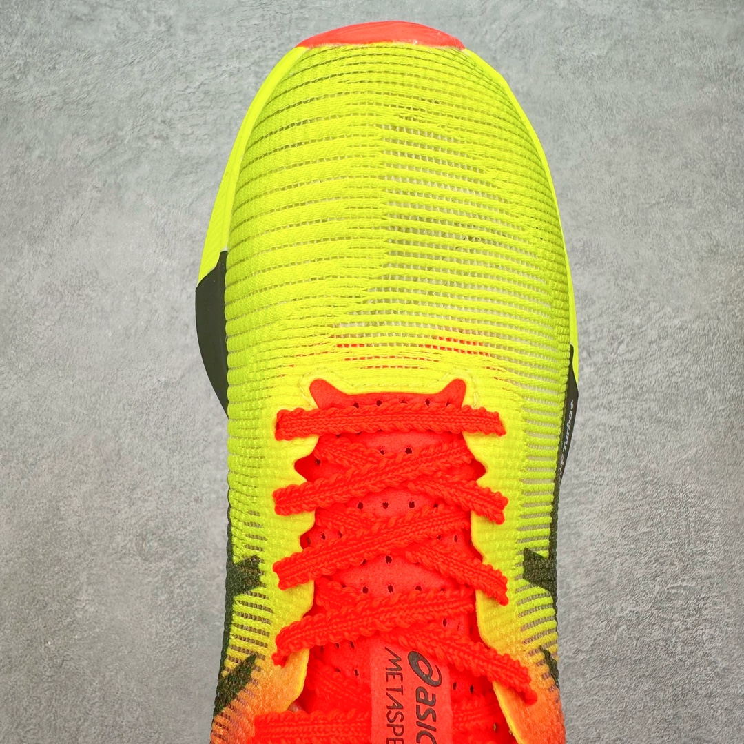 图片[4]-Asics Metaspeed Sky 亚瑟士全面进化版竞速马拉松系列低帮轻量透气缓震休闲运动跑步鞋 这款Magic Speed跑鞋使用了亚瑟士的多项跑鞋科技，中底为2020年才出现在大众视野的FF Blast，这款中底为EVA和OBC混合发泡而来，相比之前的Flytefoam中底，这款材料在缓震和回弹性能上的表现更好，更加软弹。在中底前掌位置内嵌了不对称的碳板结构，这个碳板不是为了推进的目的，而是让前掌不要形变，维持前掌弧度，保证GuideSole科技在跑步过程中发挥作用。尺码：36 36.5 37.5 38 38.5 39 40 40.5 41 42 42.5 43 44 44.5 45-选品中心